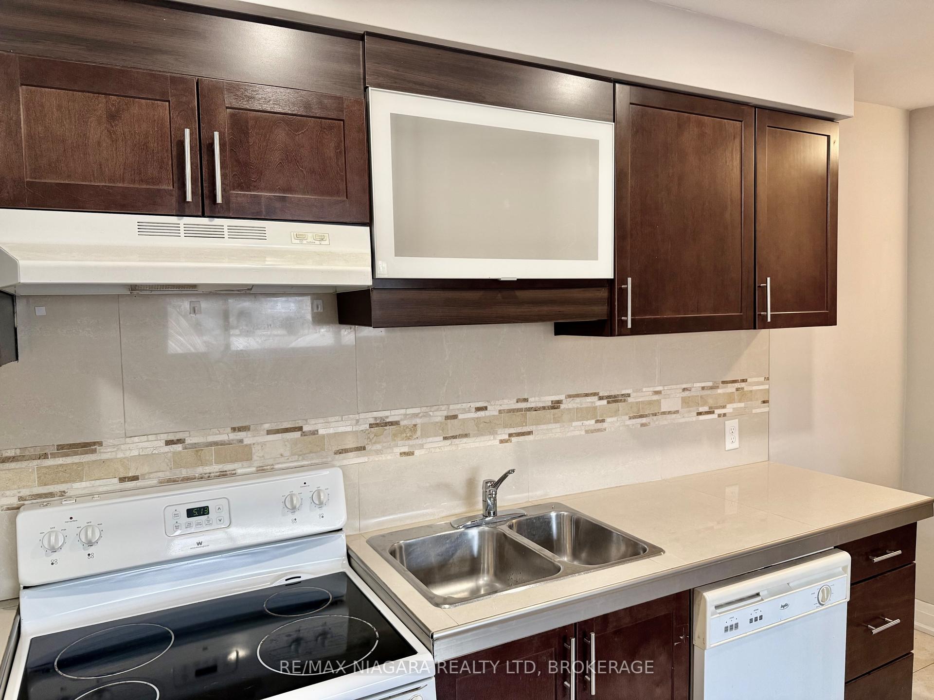 Photo 9 of Unit 2, 286 Vine Street, St. Catharines, Carlton/Bunting — HOMEH