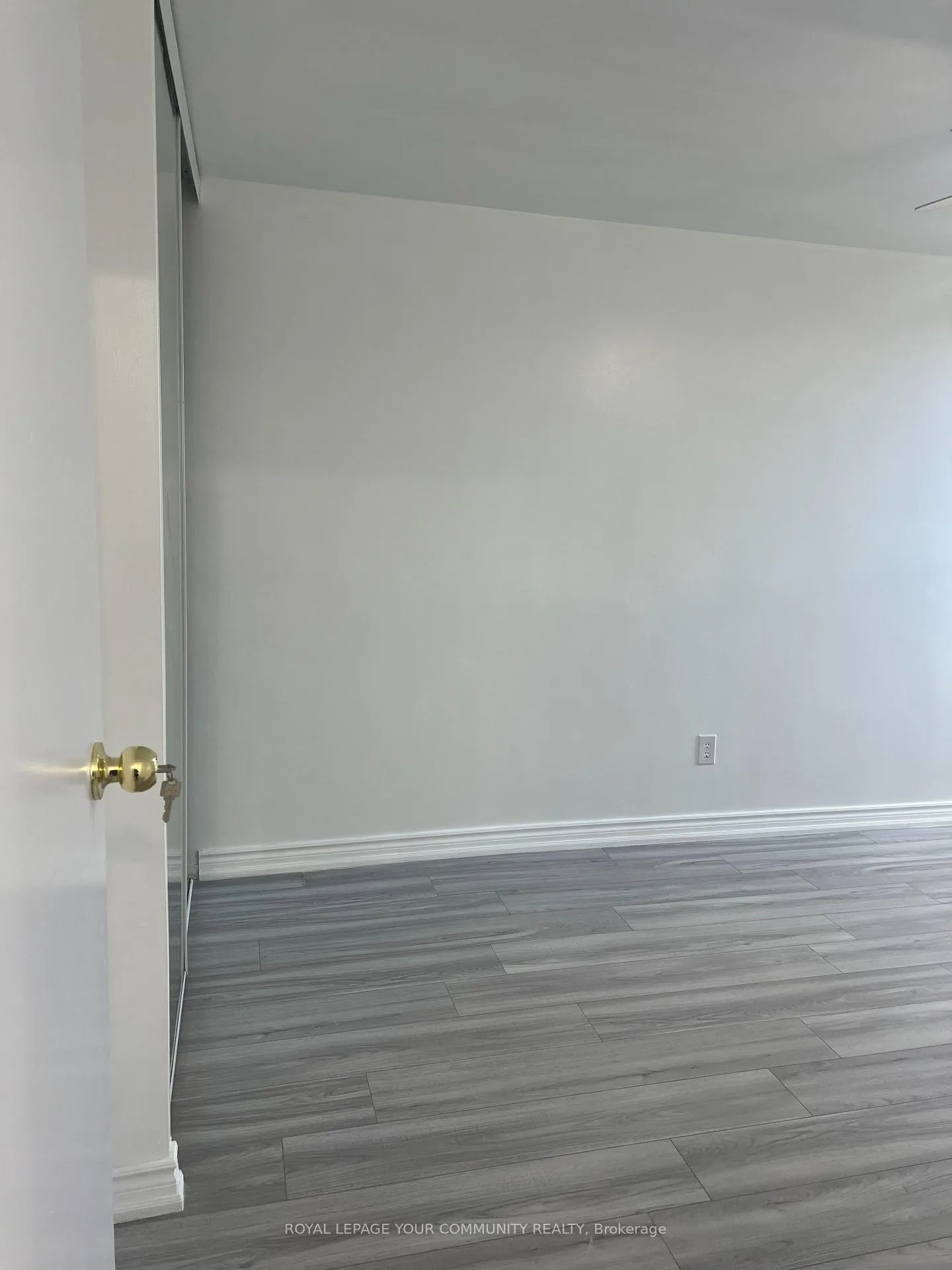 Photo 5 of Unit 804, 15 Vicora Linkway Way, Toronto, Flemingdon Park — HOMEH