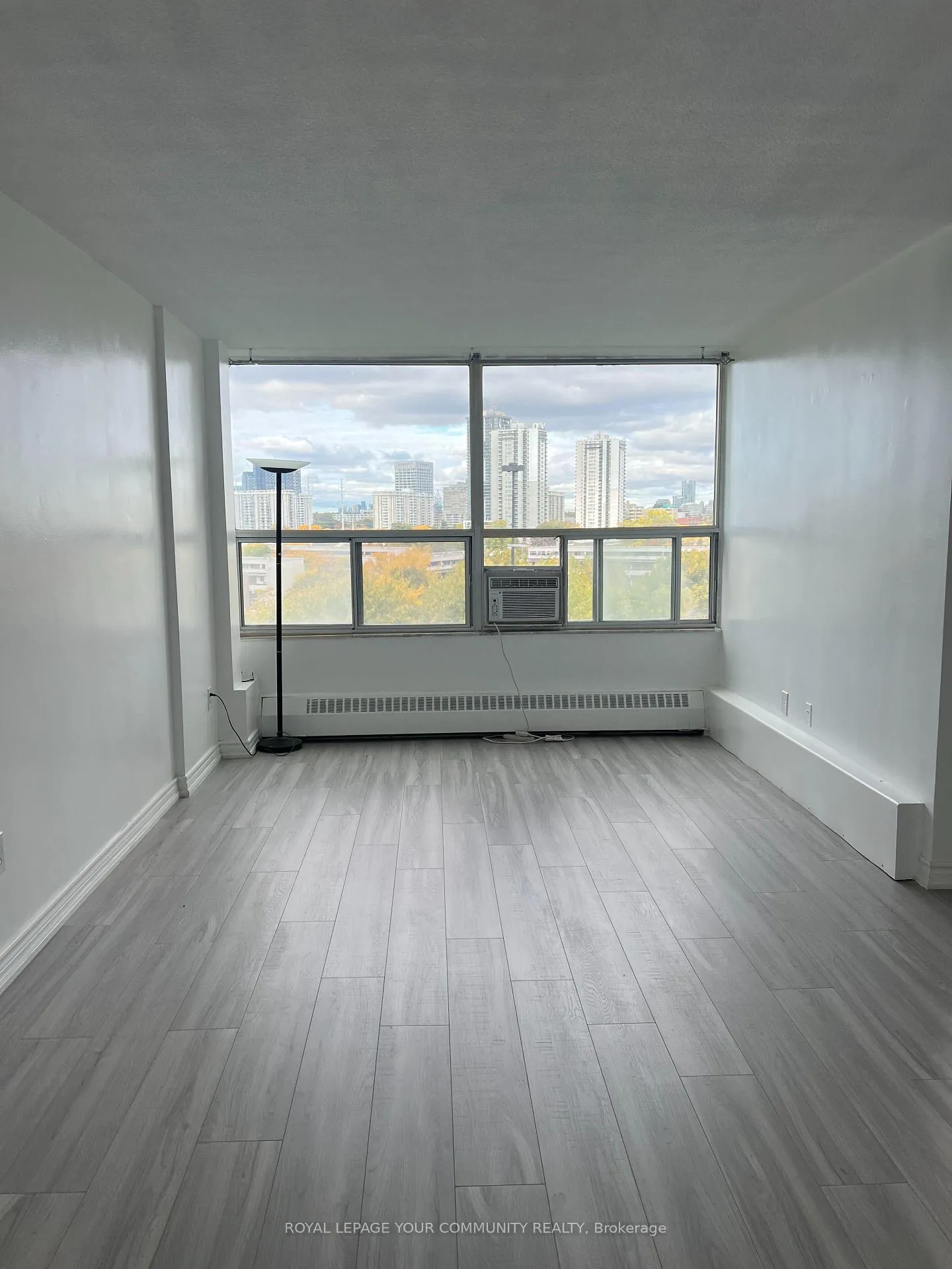 Photo 8 of Unit 804, 15 Vicora Linkway Way, Toronto, Flemingdon Park — HOMEH