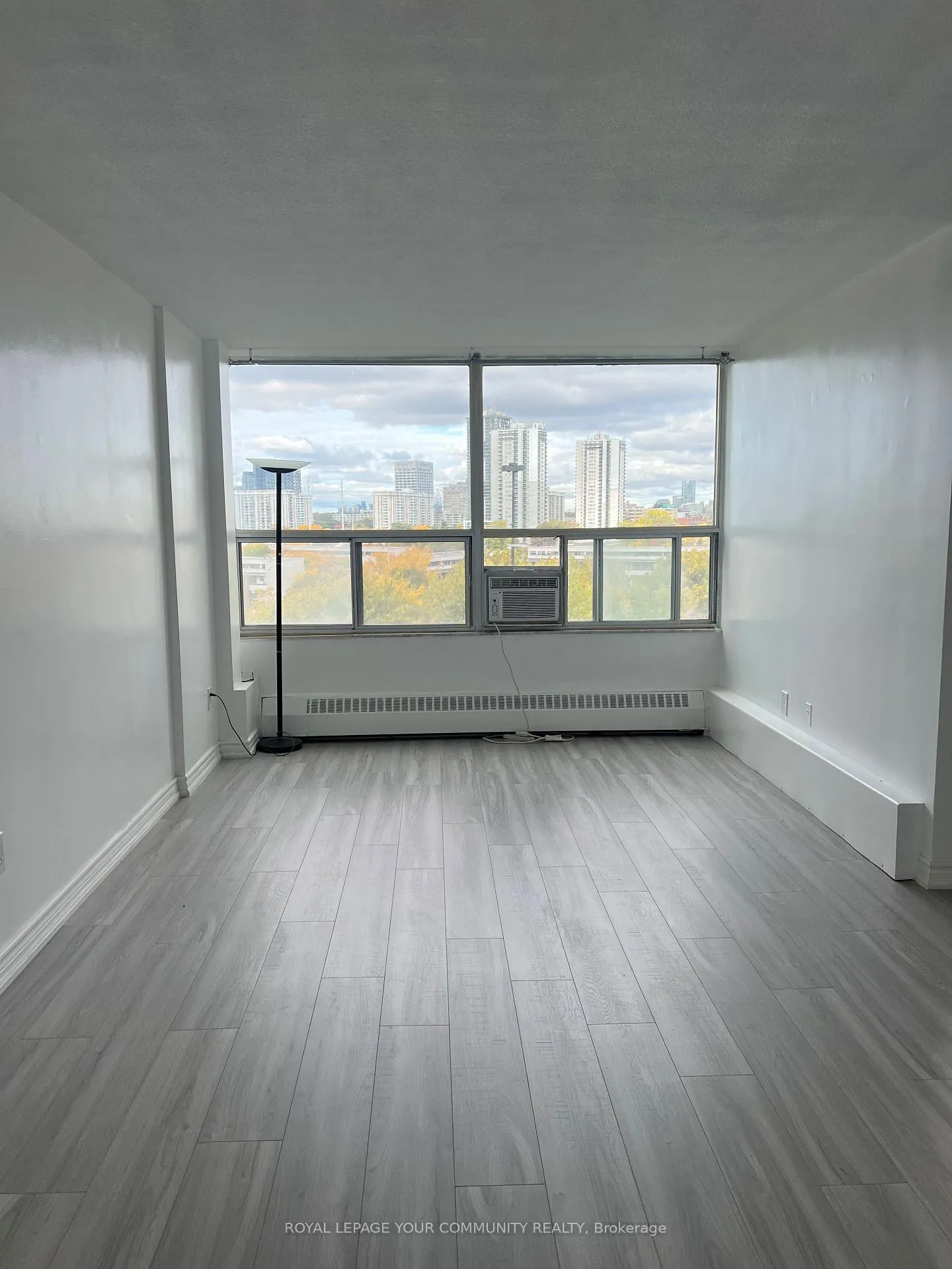 Photo 9 of Unit 804, 15 Vicora Linkway Way, Toronto, Flemingdon Park — HOMEH