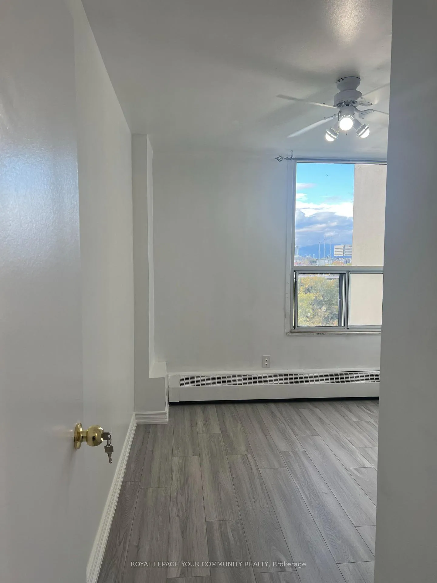 Photo 13 of Unit 804, 15 Vicora Linkway Way, Toronto, Flemingdon Park — HOMEH