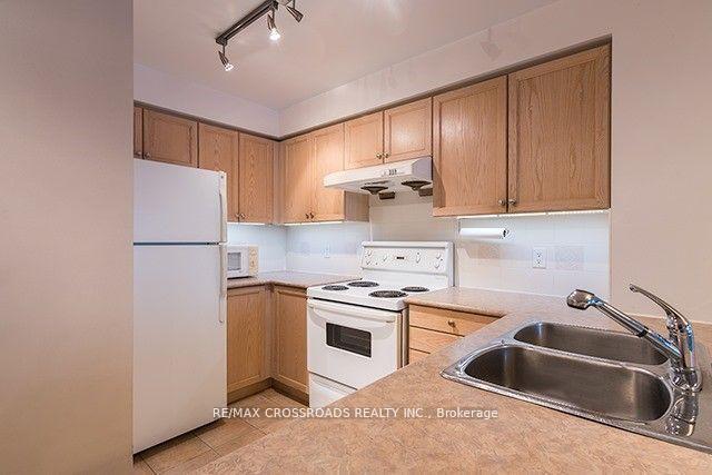Photo 3 of Unit 1018, 62 Suncrest Boulevard, Markham, Commerce Valley — HOMEH