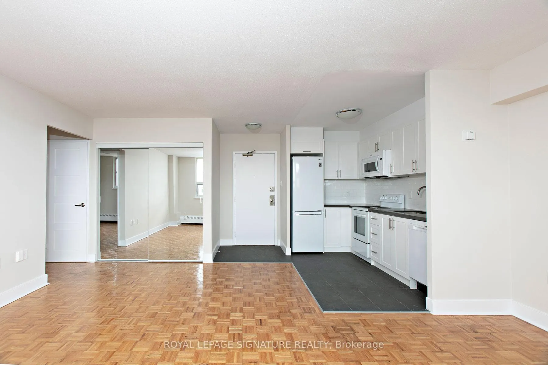Front of Unit 404, 1500 Bathurst Street