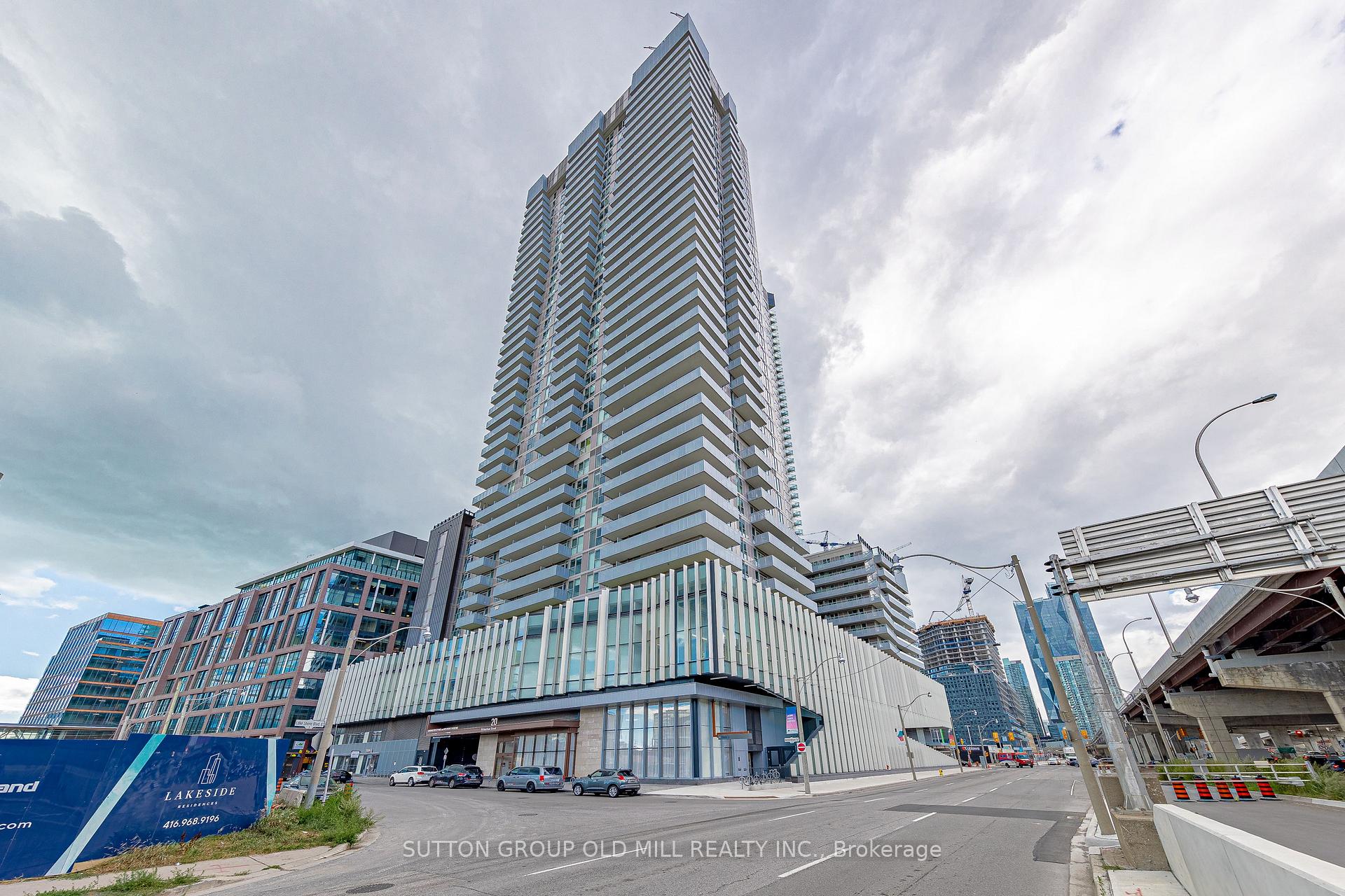 Front of Unit 1013, 20 Richardson Street