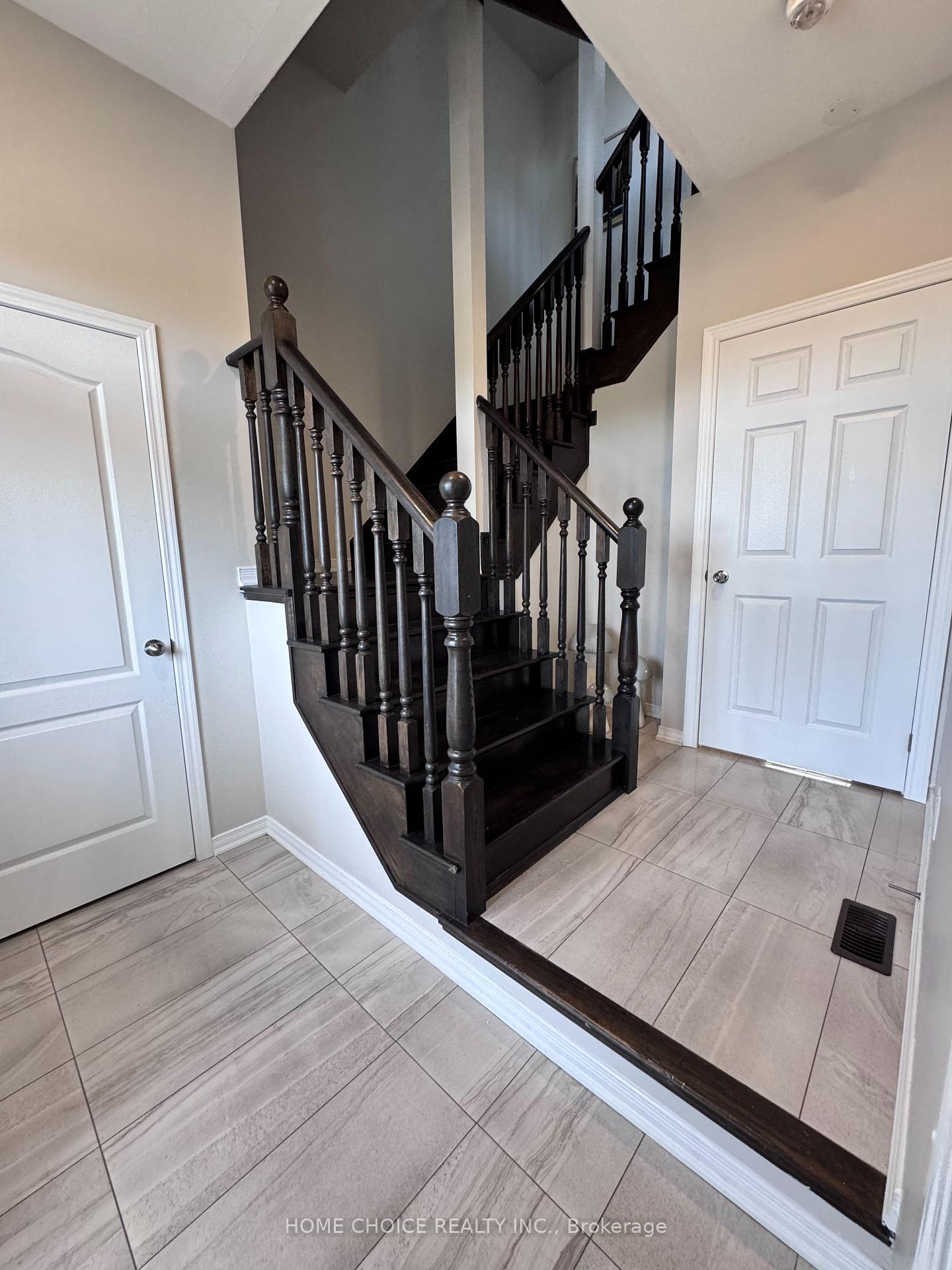 Photo 3 of 418 Dougall Avenue, Caledon, Rural Caledon — HOMEH