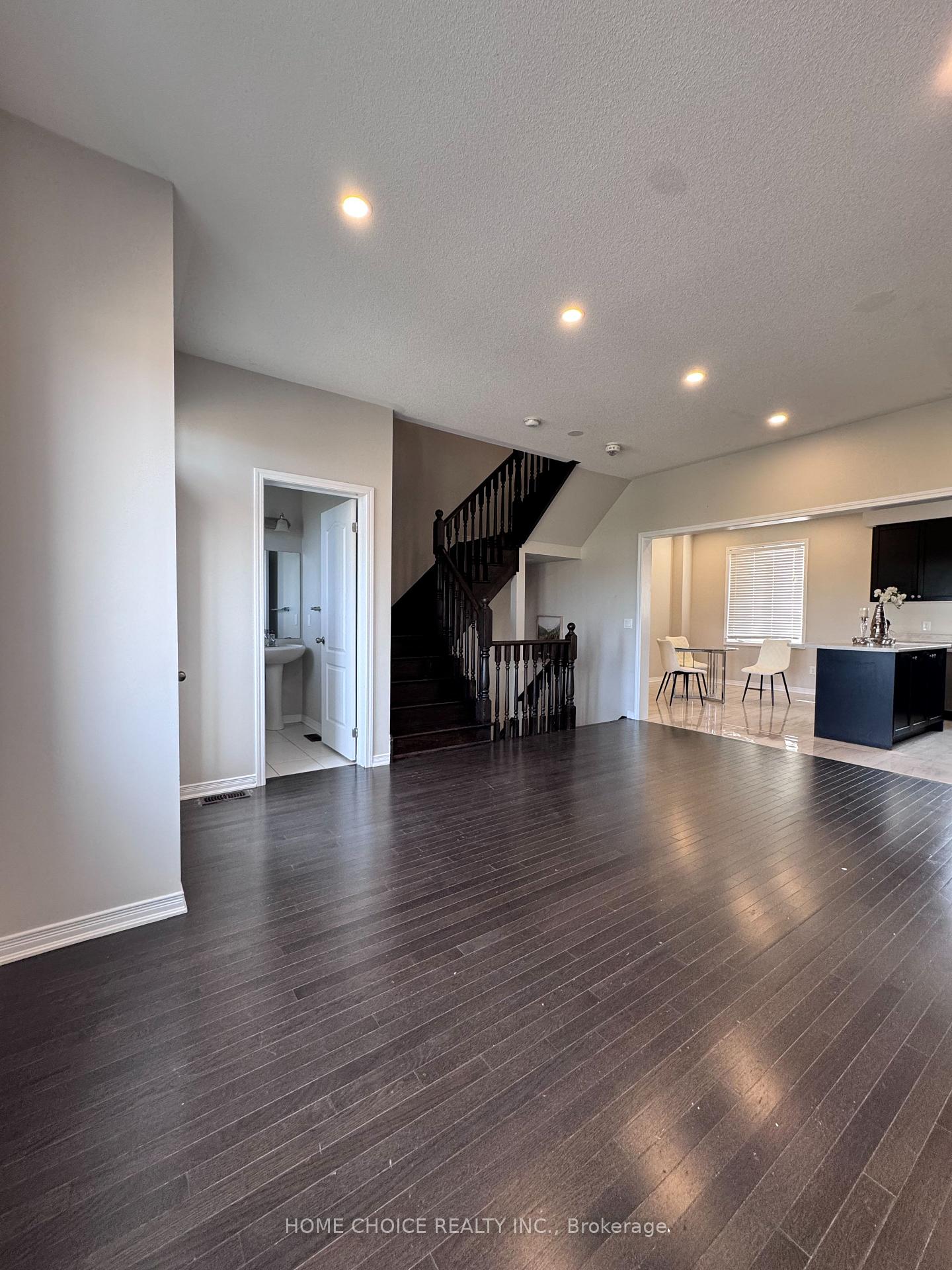 Photo 5 of 418 Dougall Avenue, Caledon, Rural Caledon — HOMEH
