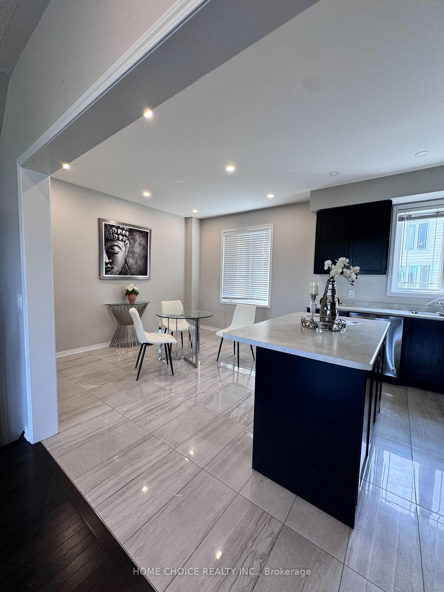 Photo 6 of 418 Dougall Avenue, Caledon, Rural Caledon — HOMEH