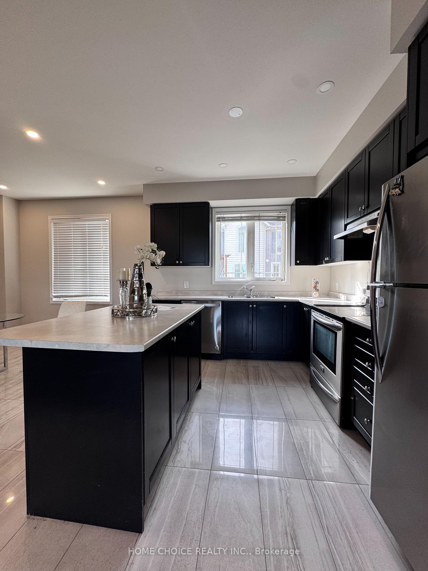 Photo 10 of 418 Dougall Avenue, Caledon, Rural Caledon — HOMEH