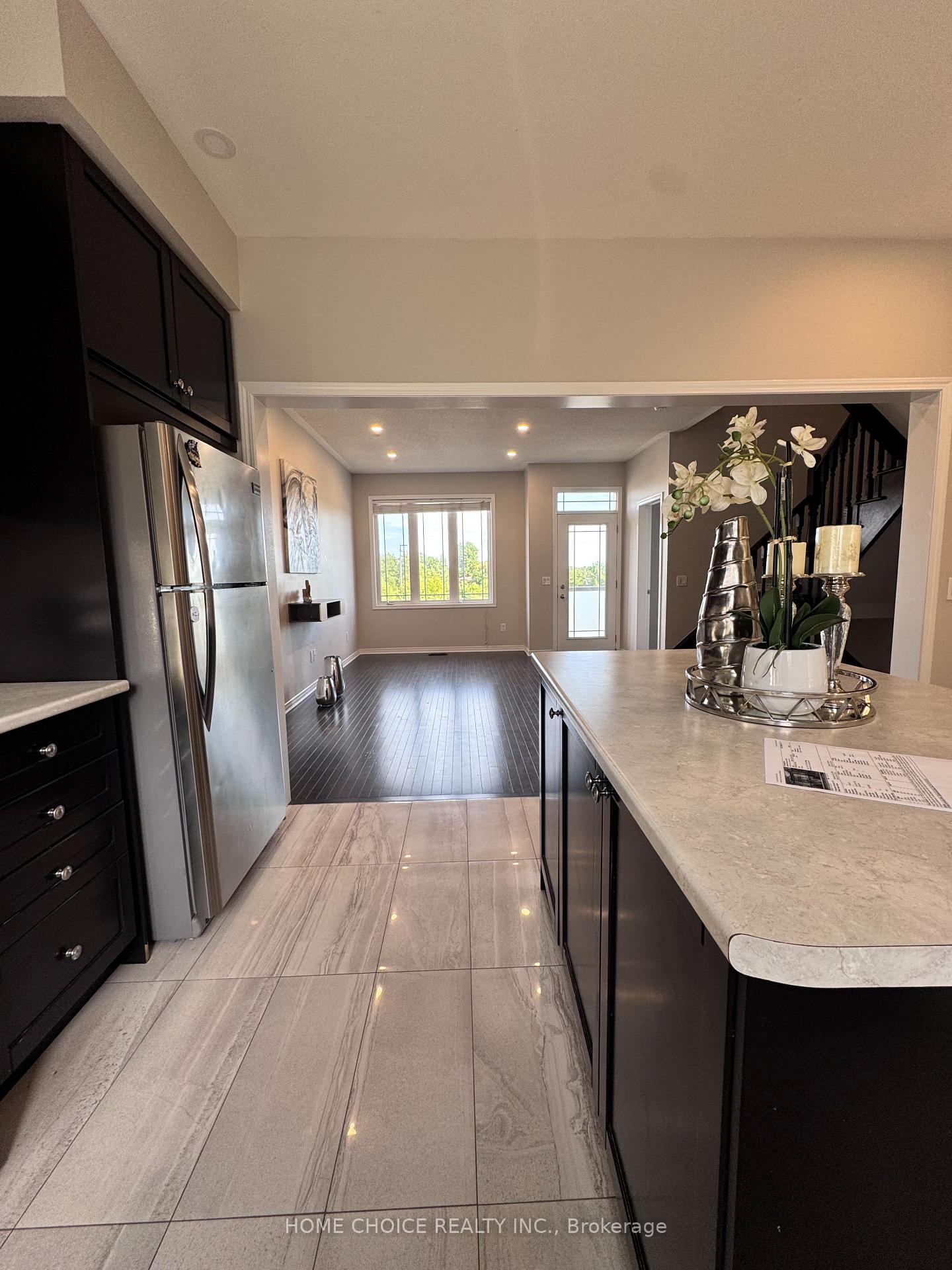Photo 9 of 418 Dougall Avenue, Caledon, Rural Caledon — HOMEH