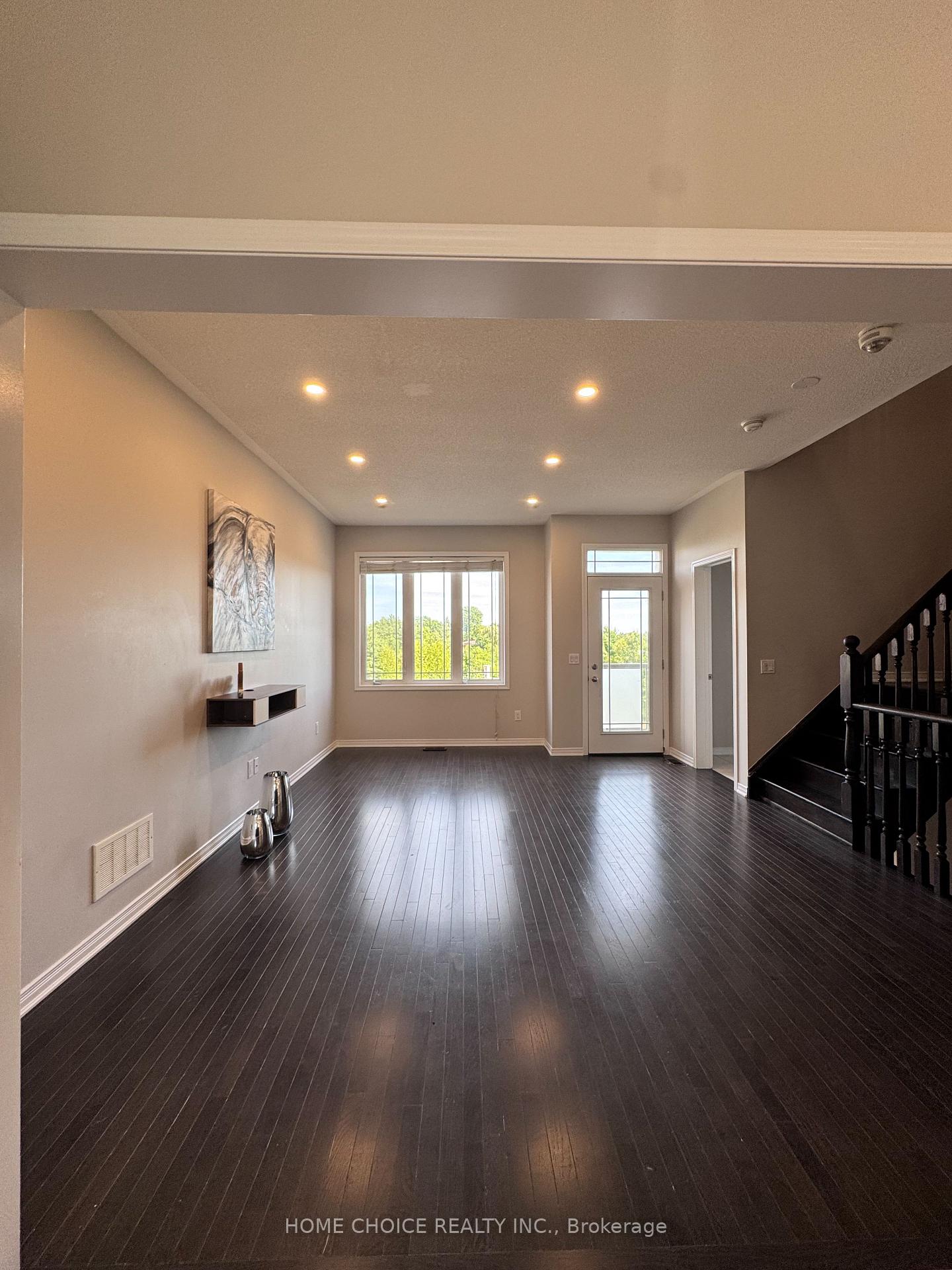 Photo 12 of 418 Dougall Avenue, Caledon, Rural Caledon — HOMEH