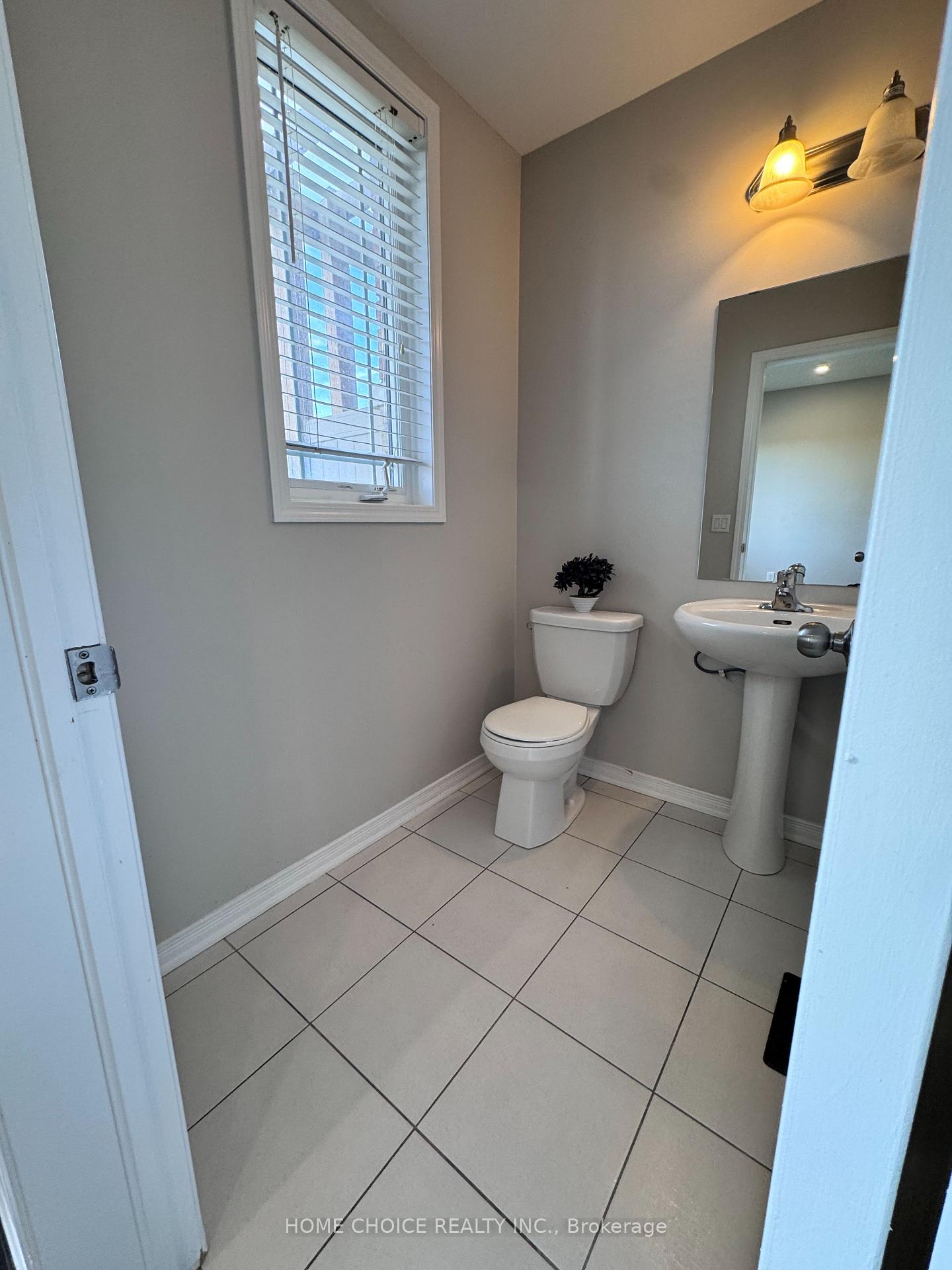 Photo 11 of 418 Dougall Avenue, Caledon, Rural Caledon — HOMEH
