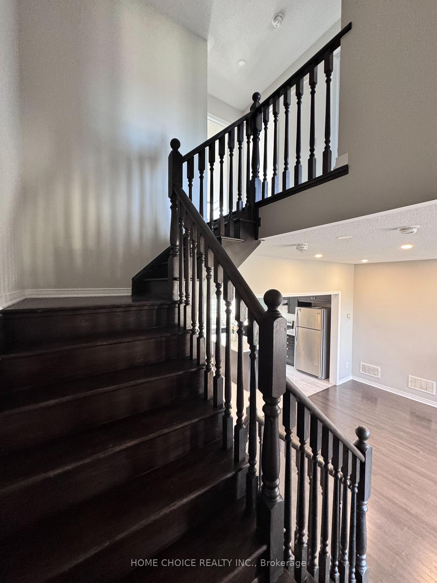 Photo 8 of 418 Dougall Avenue, Caledon, Rural Caledon — HOMEH