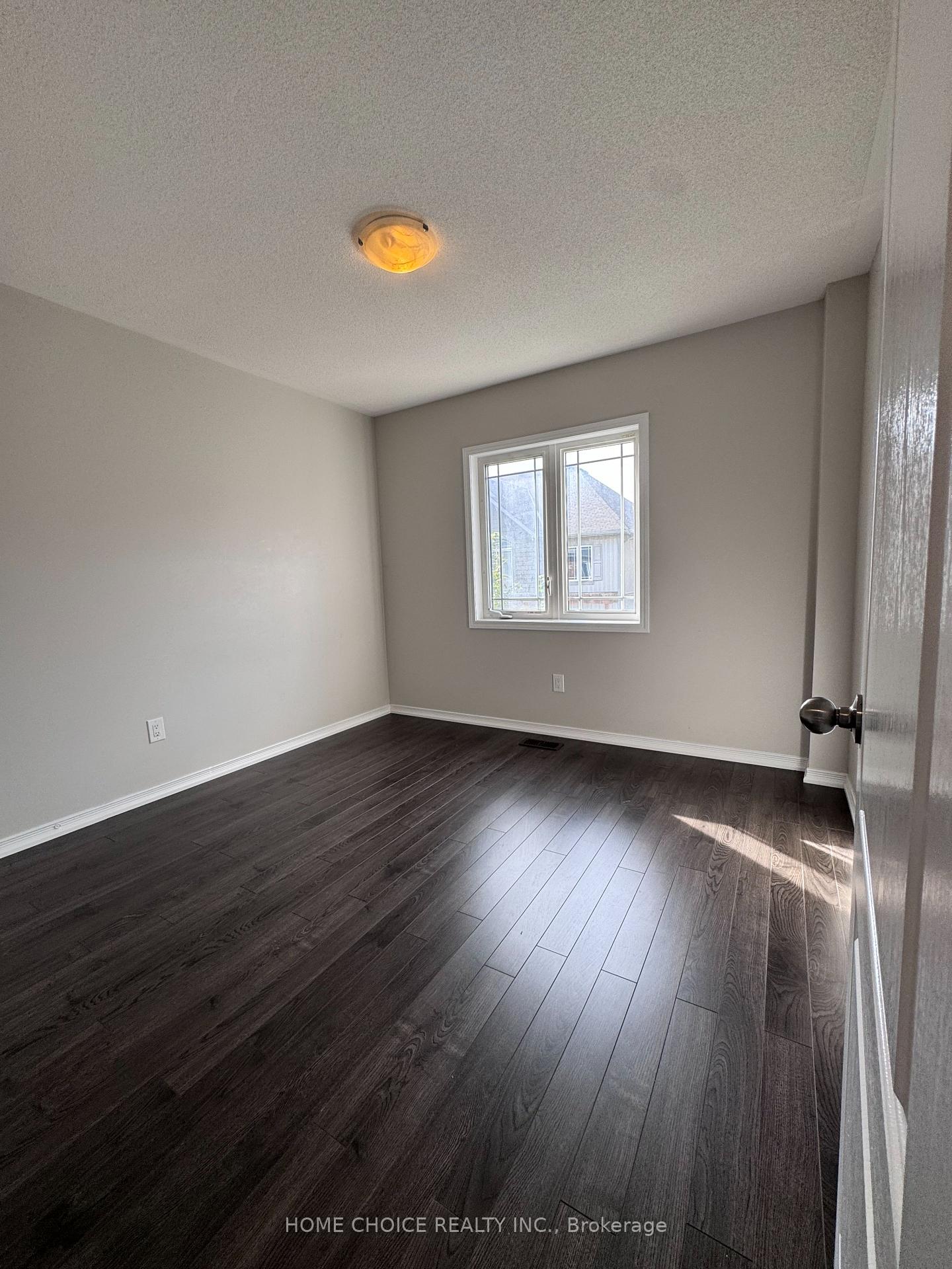 Photo 15 of 418 Dougall Avenue, Caledon, Rural Caledon — HOMEH