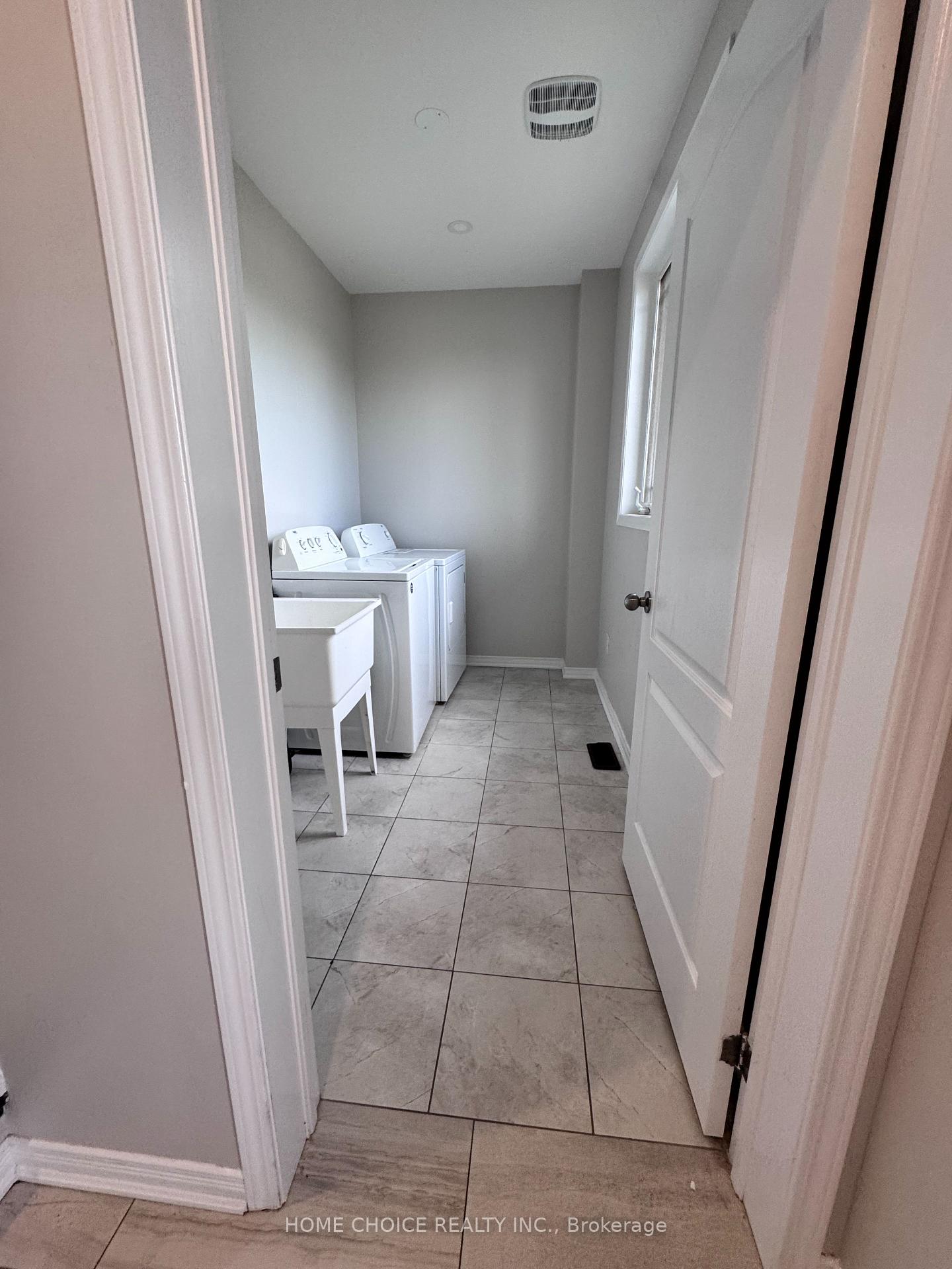 Photo 18 of 418 Dougall Avenue, Caledon, Rural Caledon — HOMEH