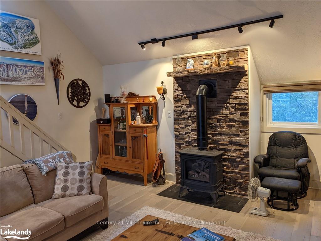Photo 18 of 201 Escarpment Crescent, Collingwood — HOMEH