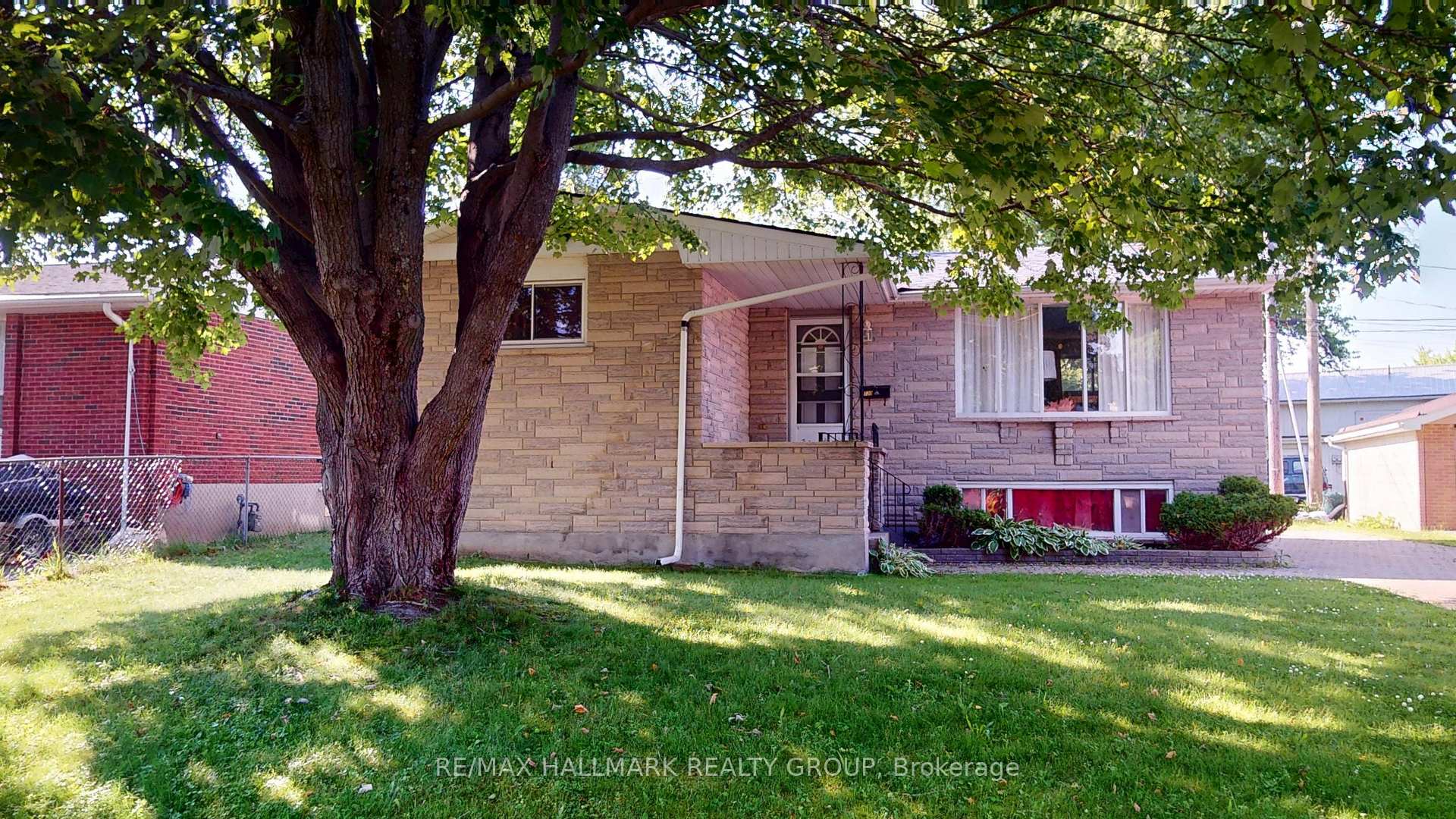 Photo 1 of 730 Dempster Drive N, Gananoque — HOMEH