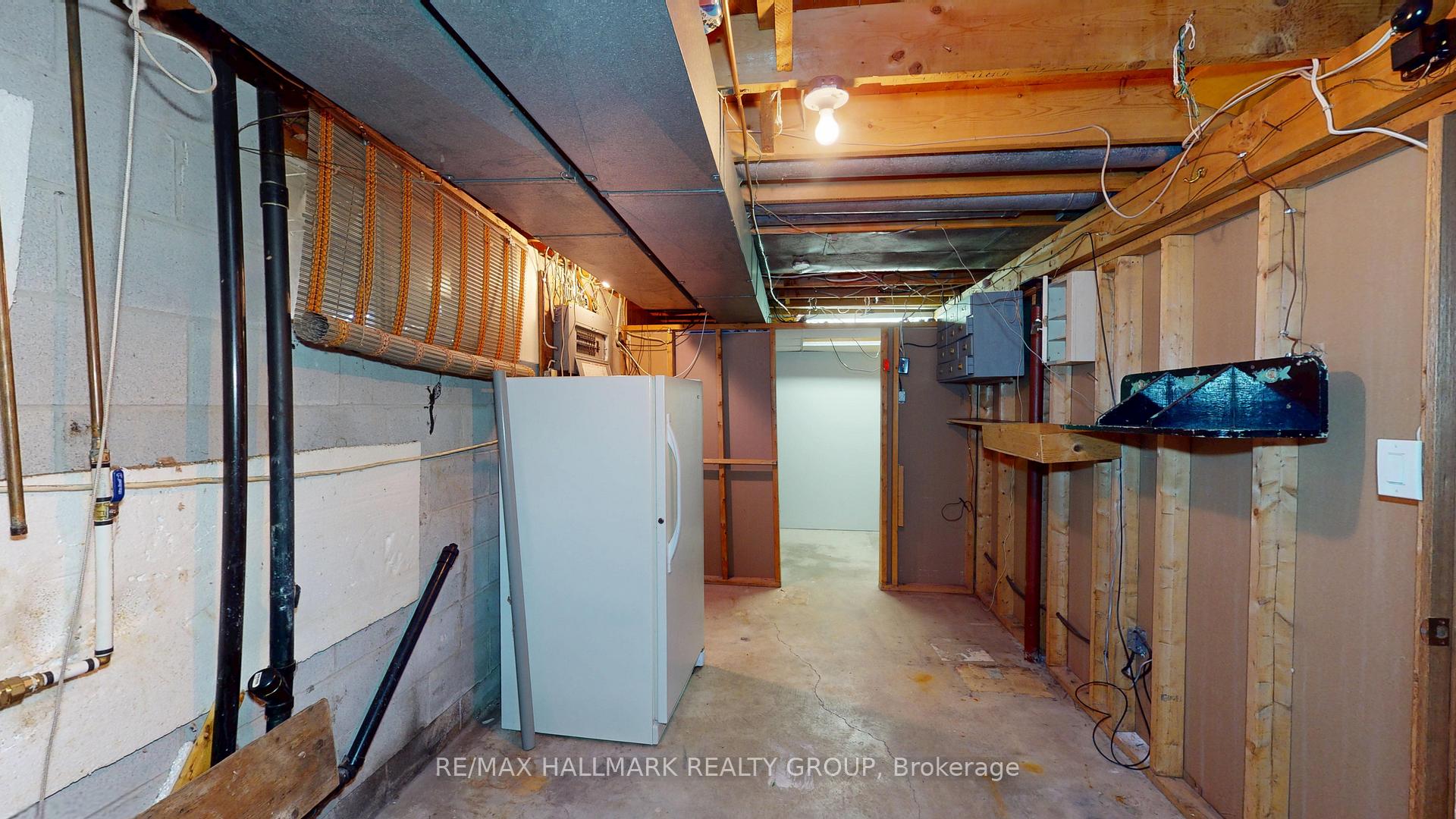 Photo 16 of 730 Dempster Drive N, Gananoque — HOMEH