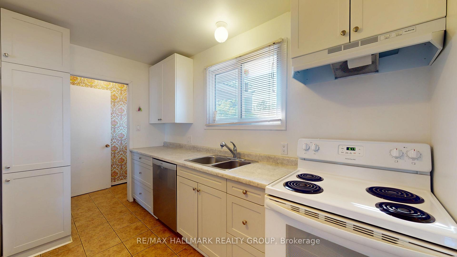Photo 24 of 730 Dempster Drive N, Gananoque — HOMEH