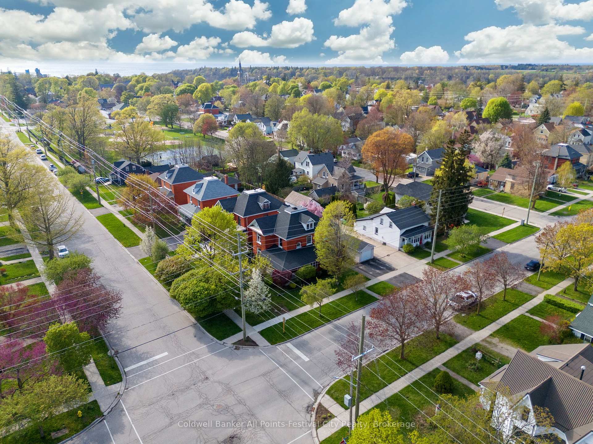 Photo 5 of 133 Nelson Street E, Goderich, Goderich (Town) — HOMEH