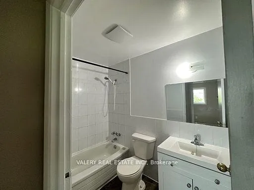Photo 8 of Unit 7, 19 Lowndes Avenue, Georgina, Keswick South — HOMEH