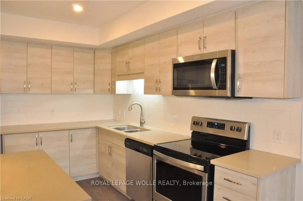 Photo 4 of Unit D3, 160 Rochefort Street, Kitchener — HOMEH