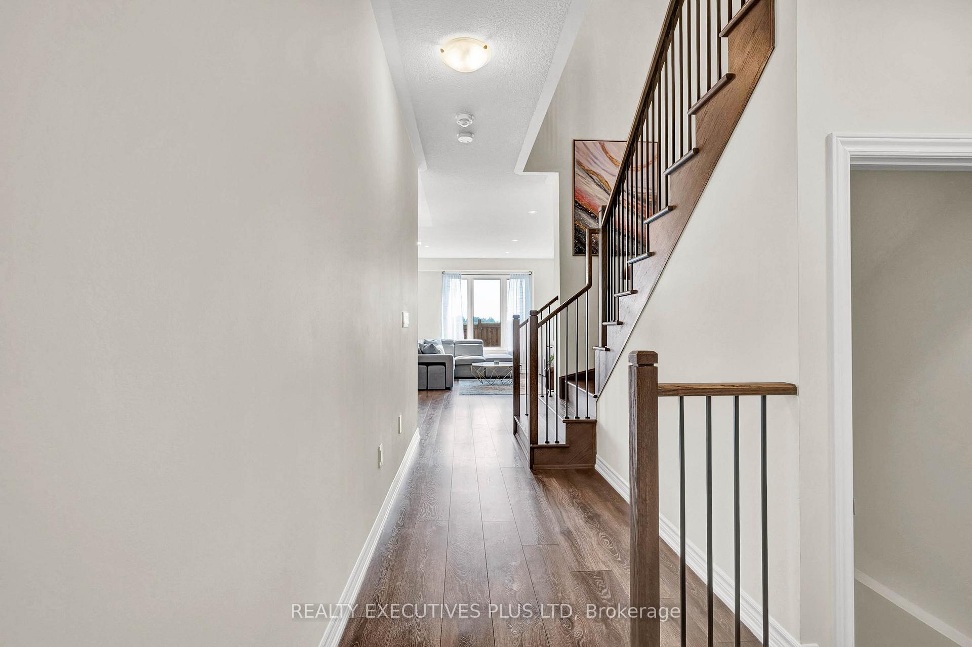 Photo 8 of 147 Greer Street, Barrie, Rural Barrie Southeast — HOMEH