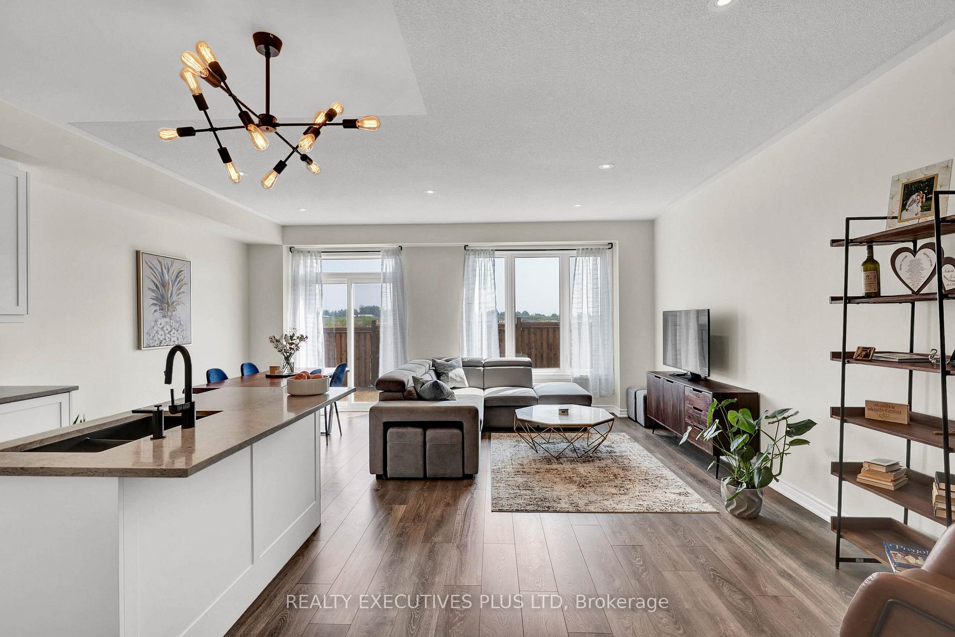 Photo 7 of 147 Greer Street, Barrie, Rural Barrie Southeast — HOMEH