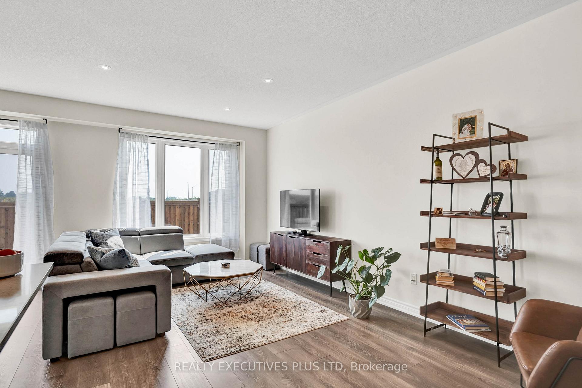 Photo 9 of 147 Greer Street, Barrie, Rural Barrie Southeast — HOMEH