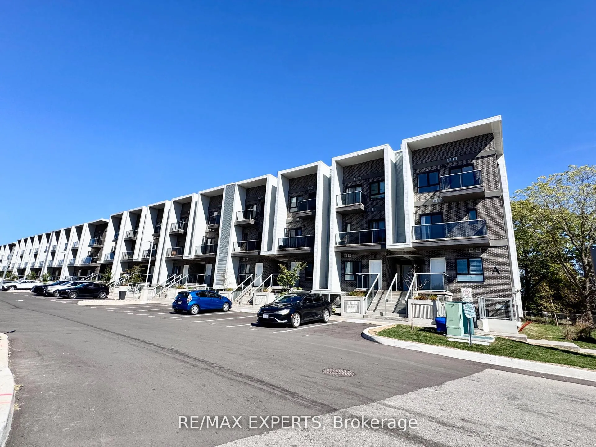 Photo 4 of Unit 33A, 1430 Highland Road, Kitchener, Highland West — HOMEH