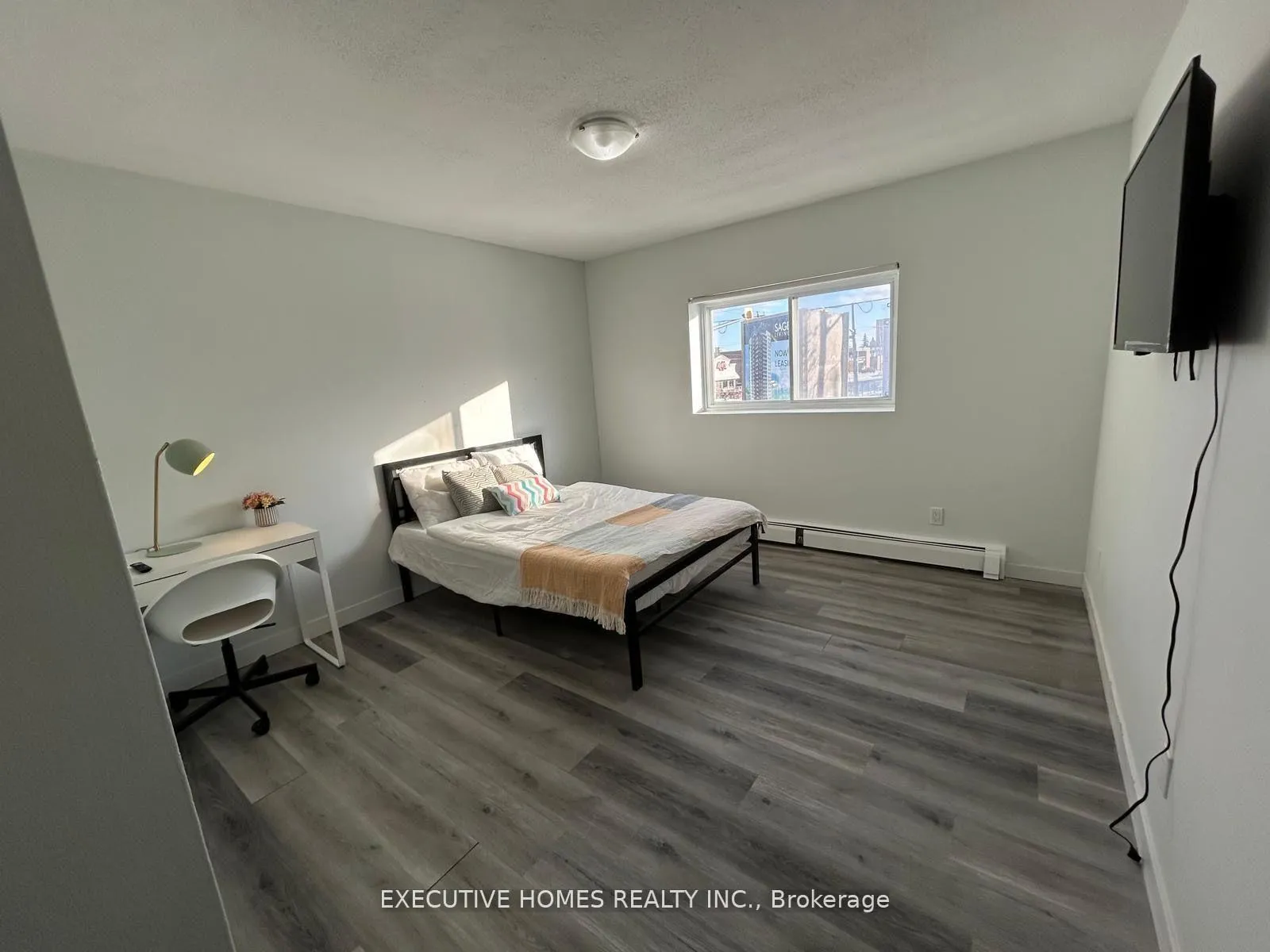 Front of Unit 6, 303 King Street N