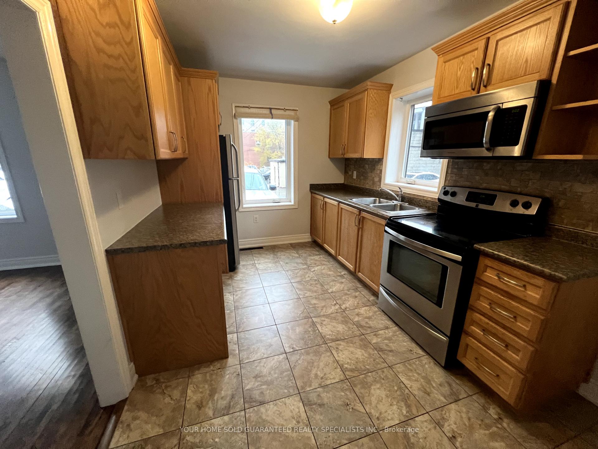 Photo 2 of 9B Wellington Street E, Aurora, Aurora Village — HOMEH