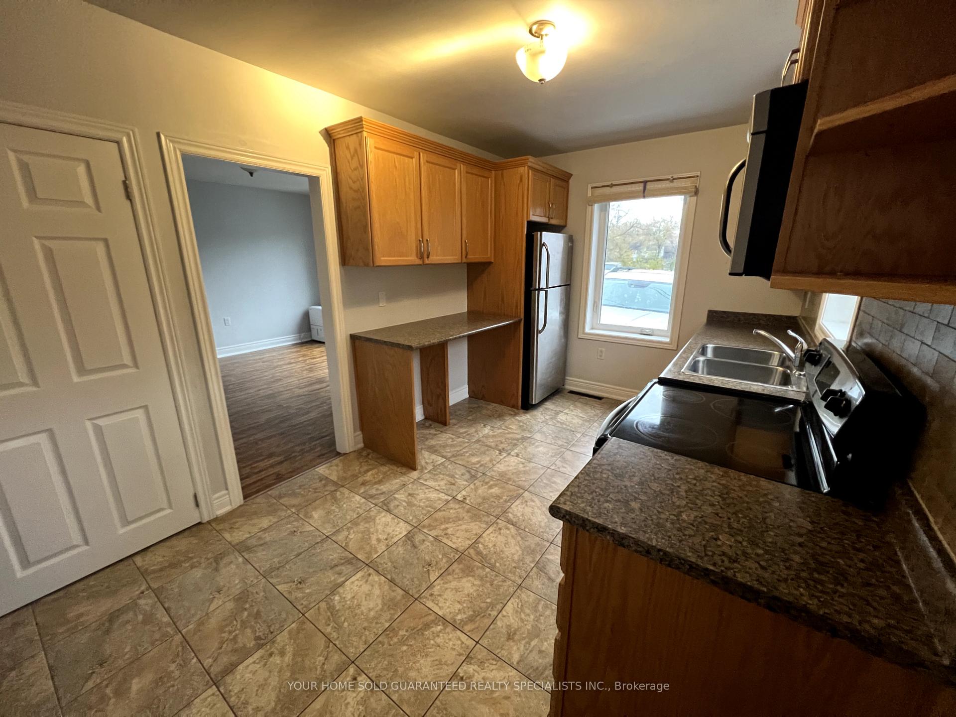 Photo 3 of 9B Wellington Street E, Aurora, Aurora Village — HOMEH