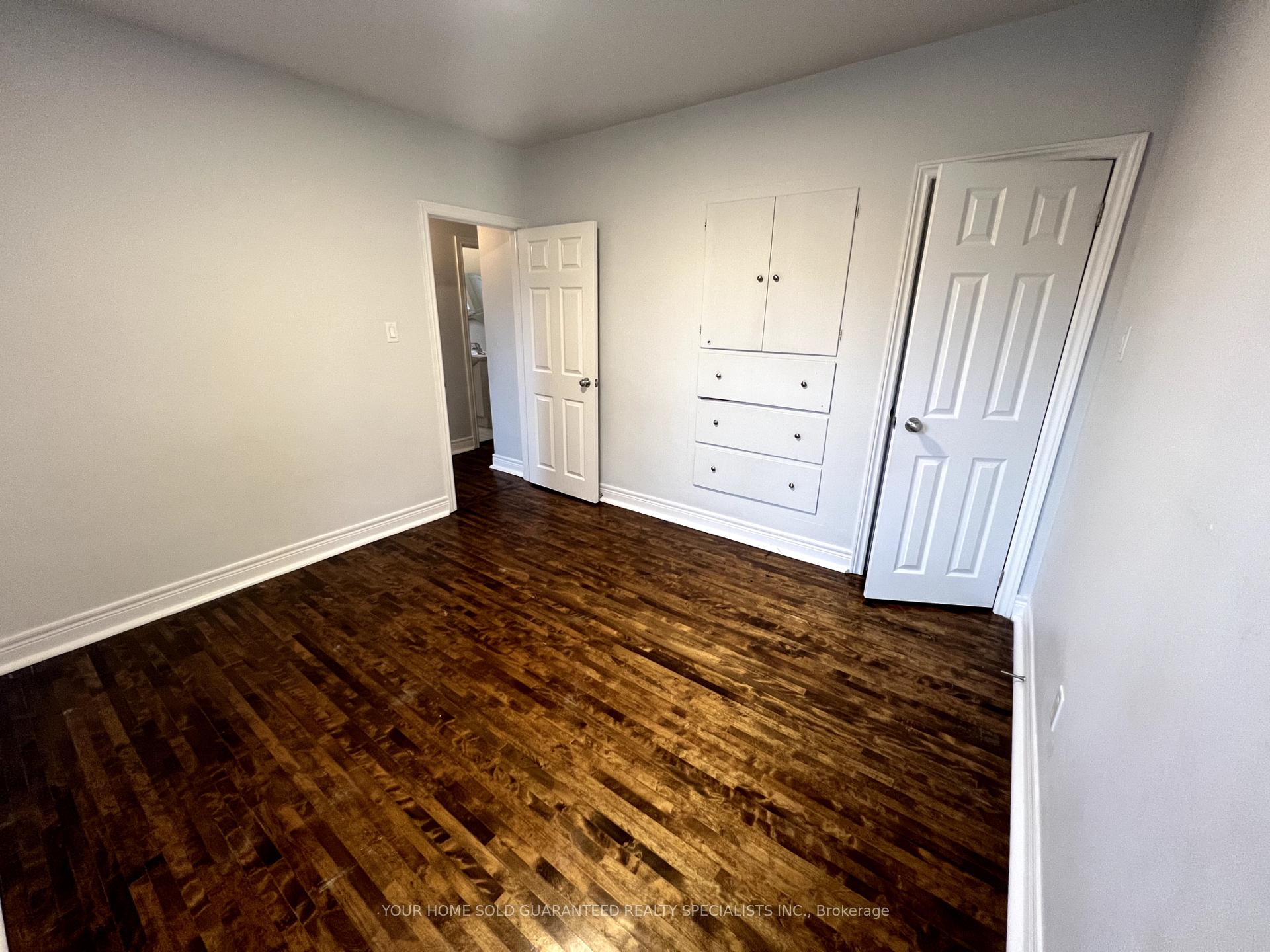 Photo 6 of 9B Wellington Street E, Aurora, Aurora Village — HOMEH