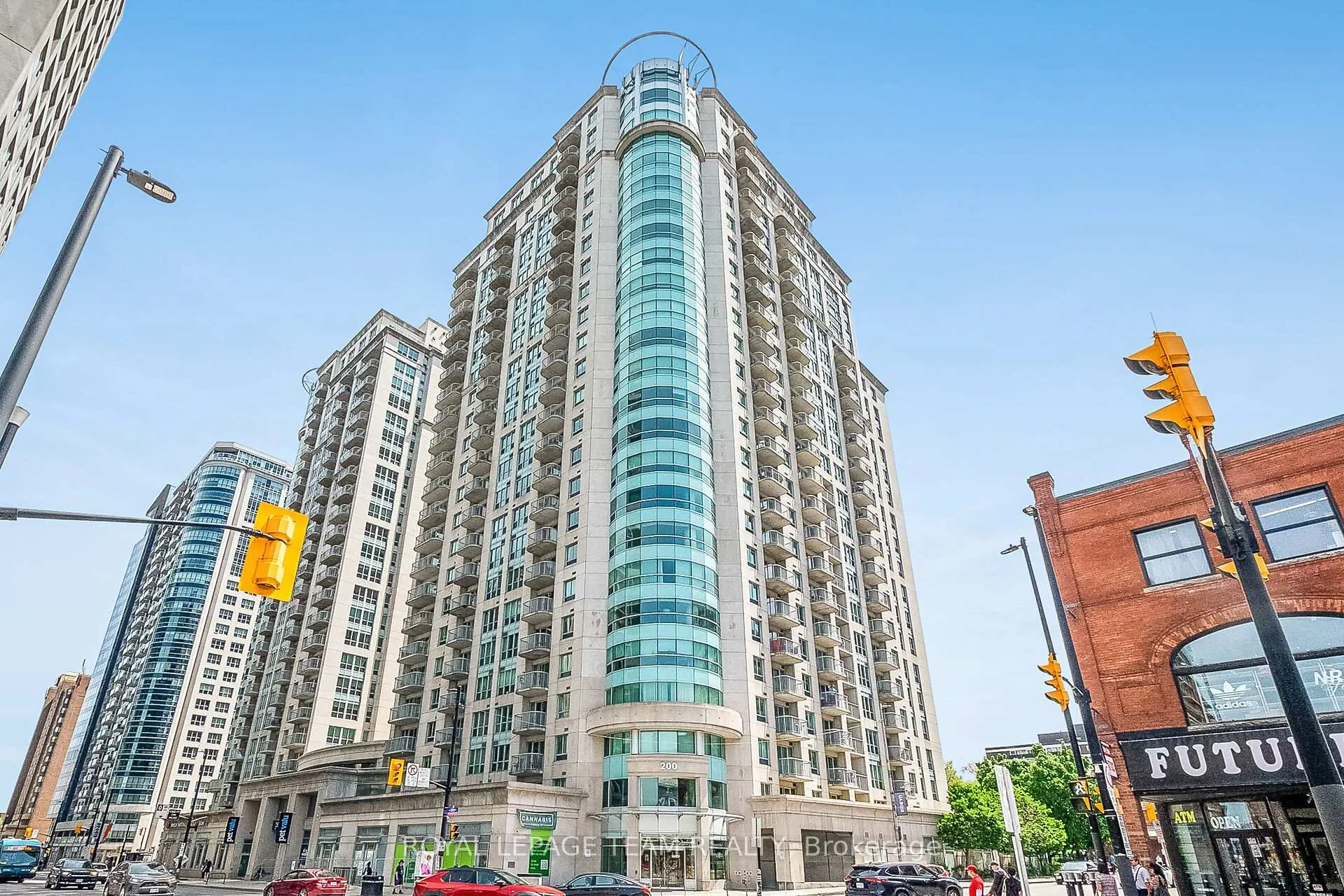 Front of Unit 804, 200 Rideau Street