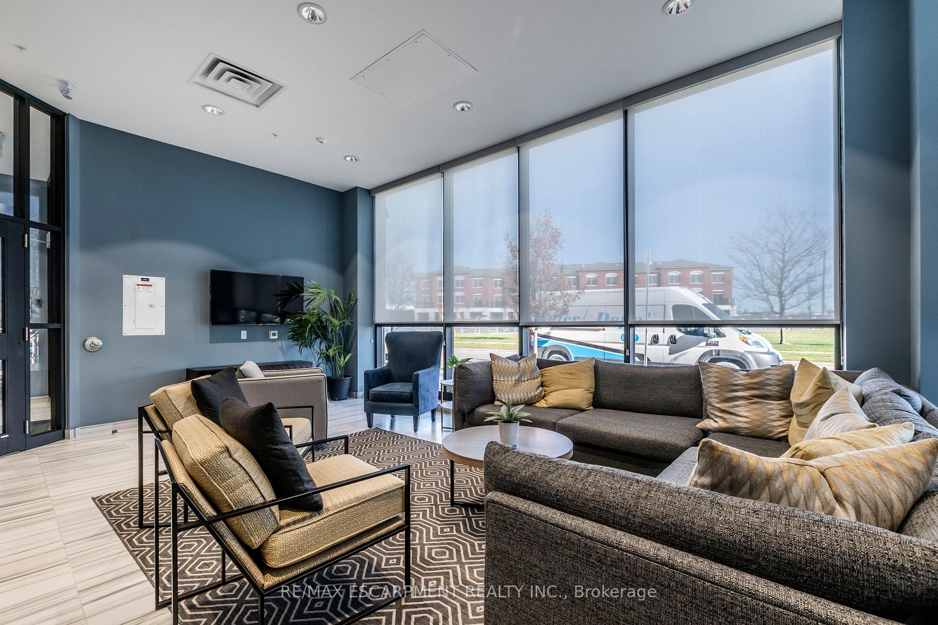 Photo 8 of Unit 305, 195 Commonwealth Street, Kitchener — HOMEH