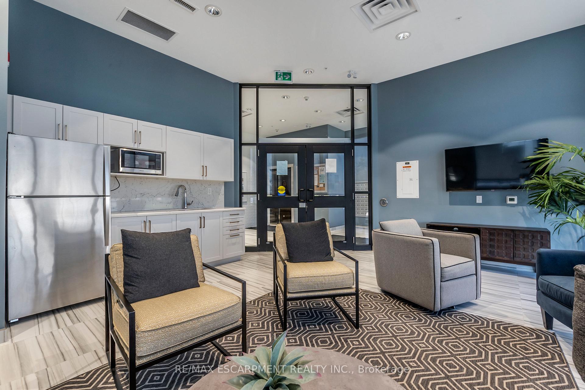 Photo 9 of Unit 305, 195 Commonwealth Street, Kitchener — HOMEH