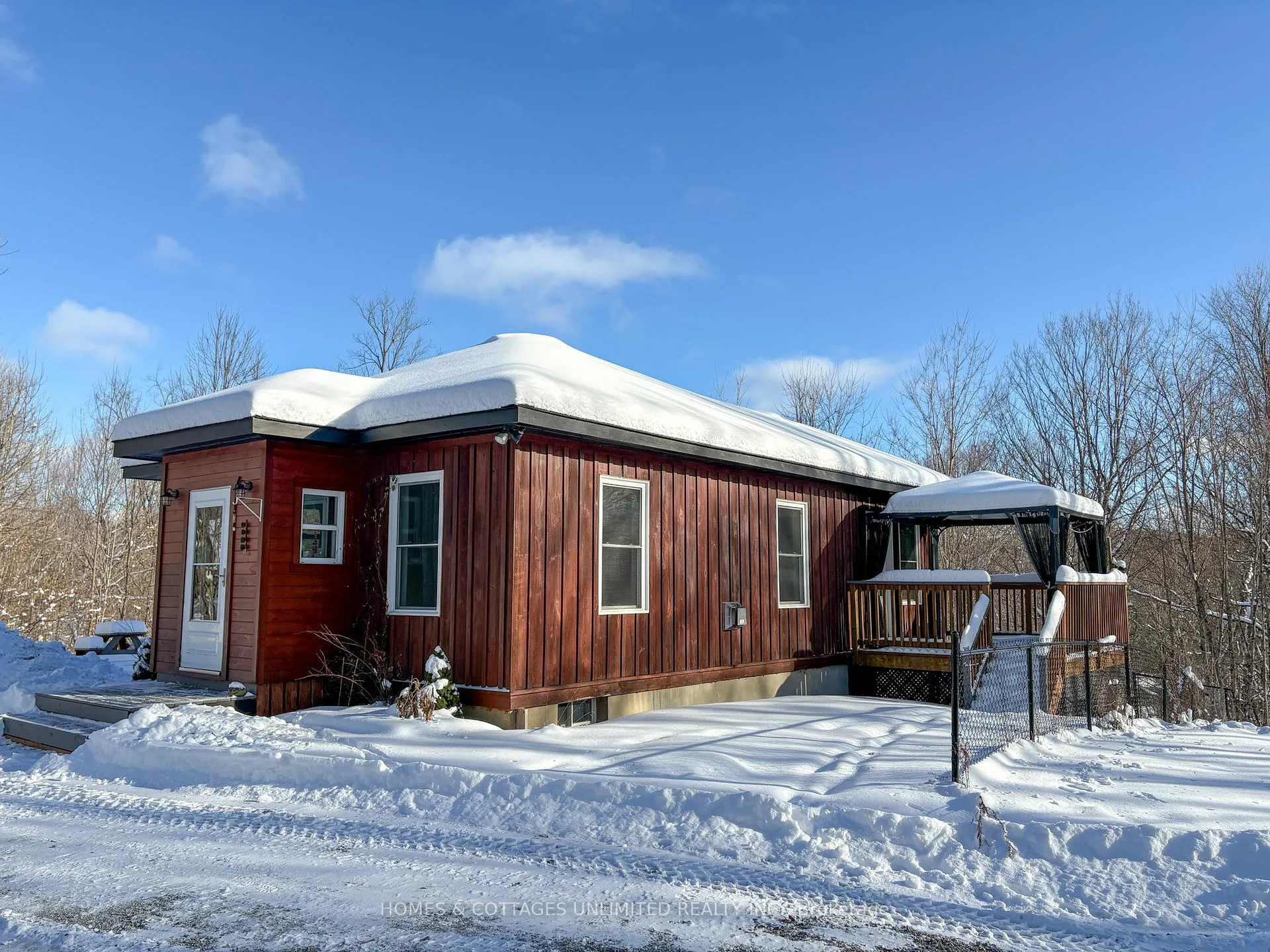 Photo 2 of 1037A Palmerston Crescent, Frontenac, Frontenac North — HOMEH