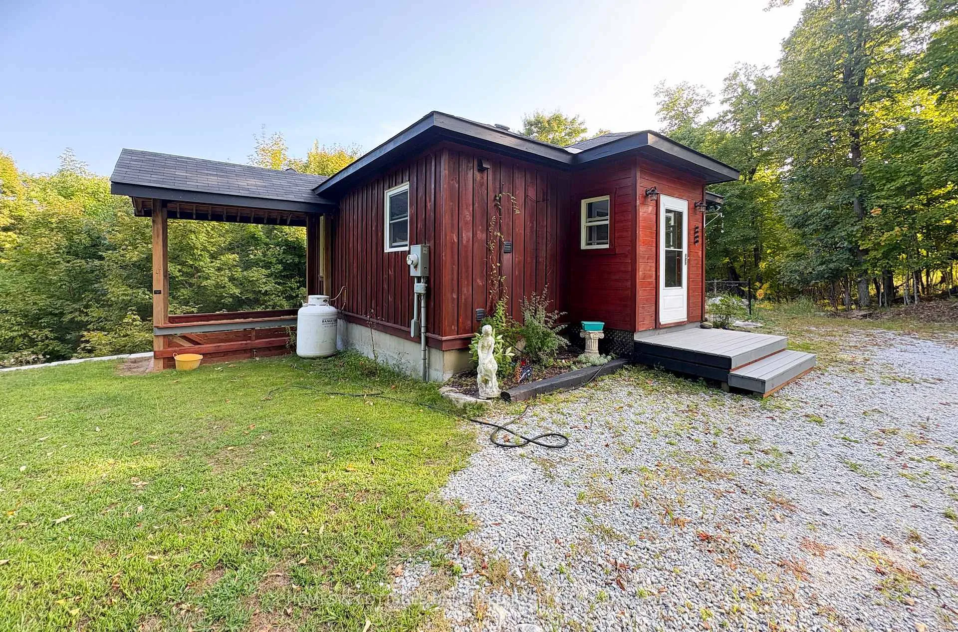 Photo 13 of 1037A Palmerston Crescent, Frontenac, Frontenac North — HOMEH