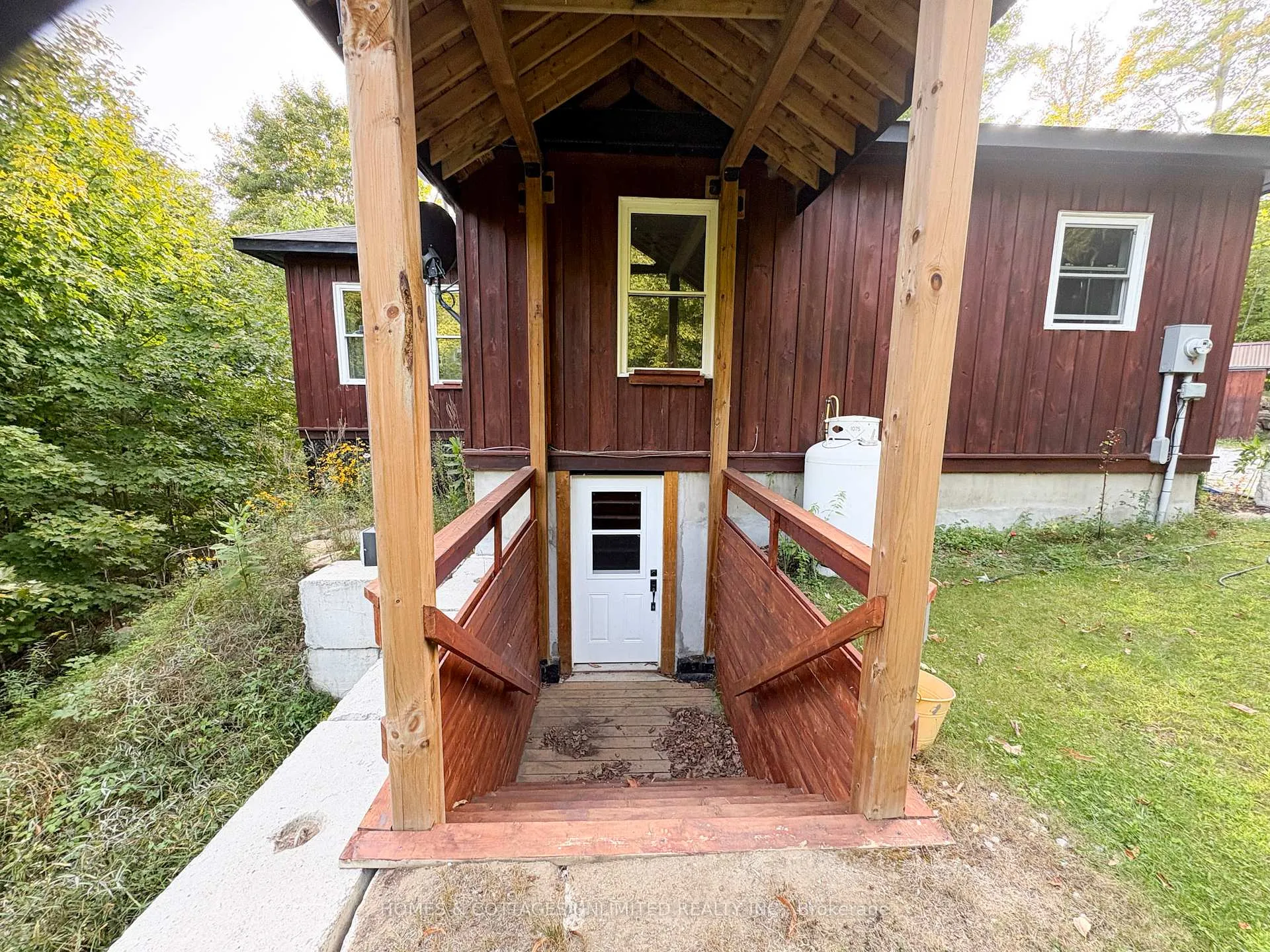 Photo 15 of 1037A Palmerston Crescent, Frontenac, Frontenac North — HOMEH