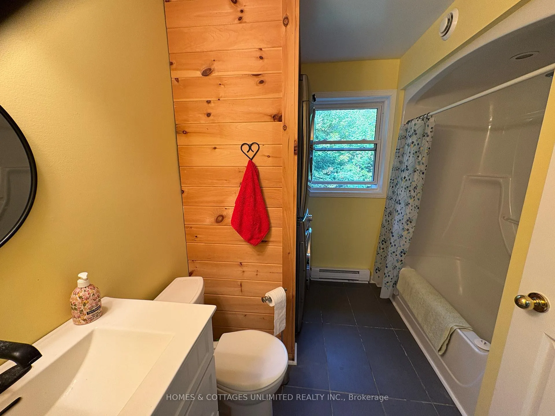 Photo 21 of 1037A Palmerston Crescent, Frontenac, Frontenac North — HOMEH