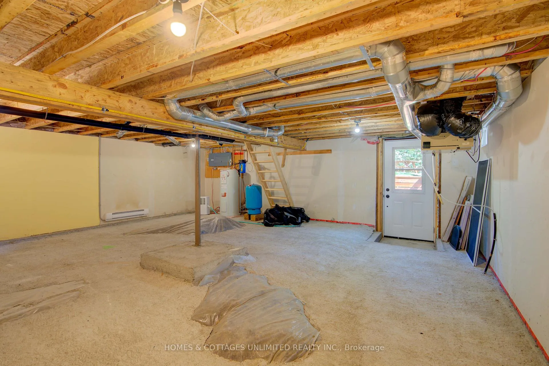 Photo 34 of 1037A Palmerston Crescent, Frontenac, Frontenac North — HOMEH