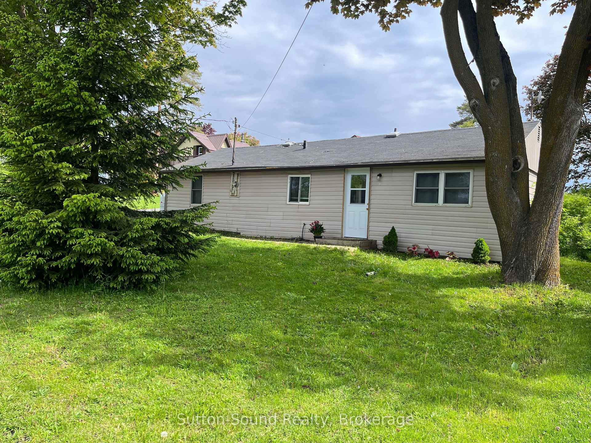 Photo 1 of 776225 Highway 10, Chatsworth — HOMEH