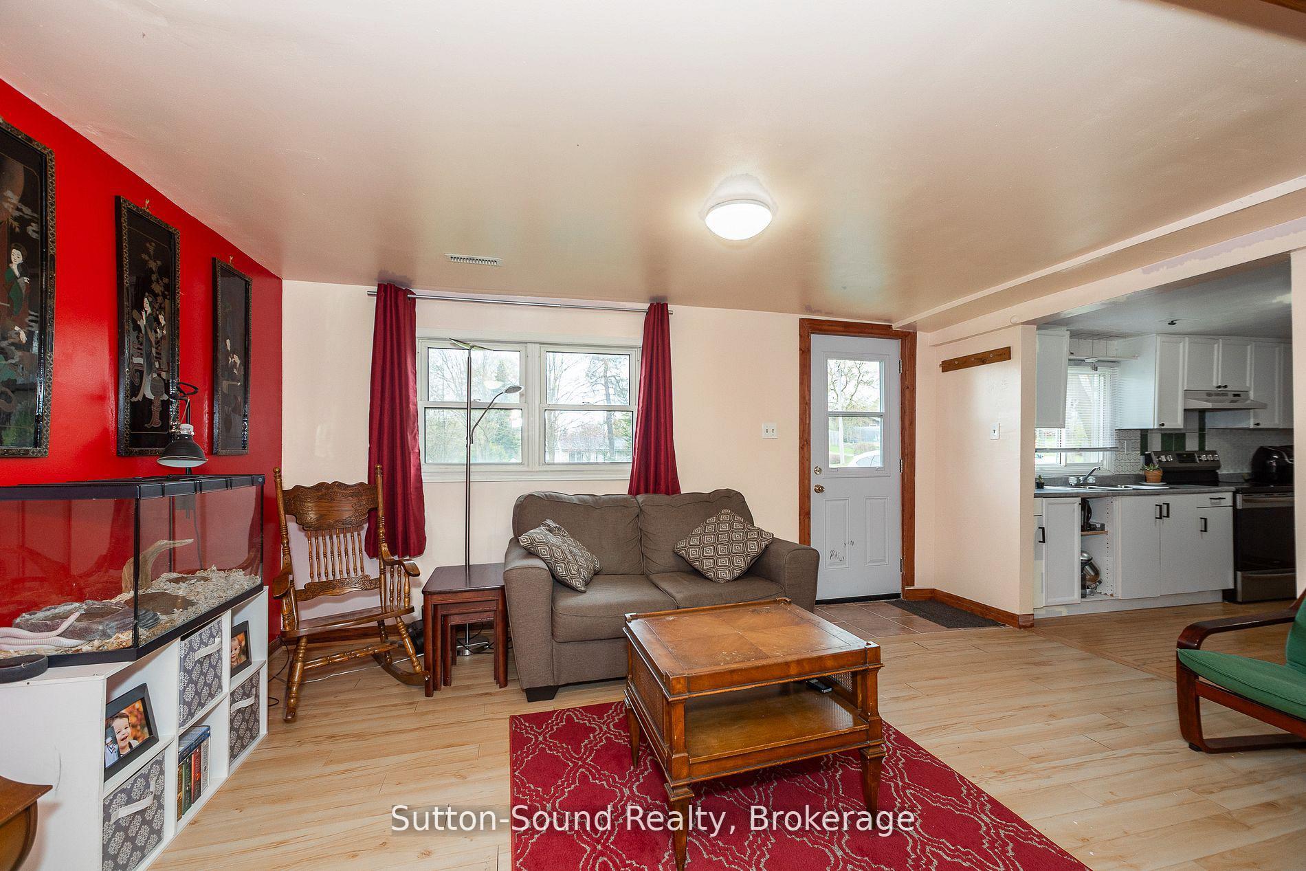 Photo 5 of 776225 Highway 10, Chatsworth — HOMEH