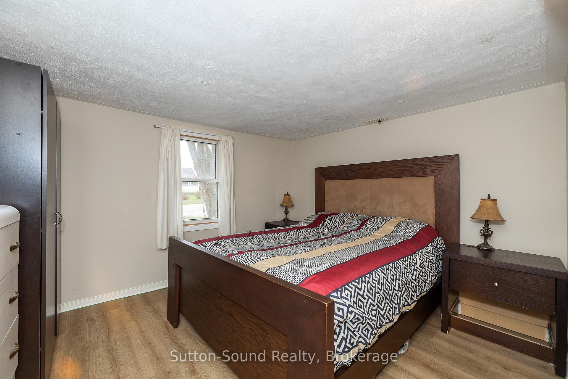 Photo 9 of 776225 Highway 10, Chatsworth — HOMEH