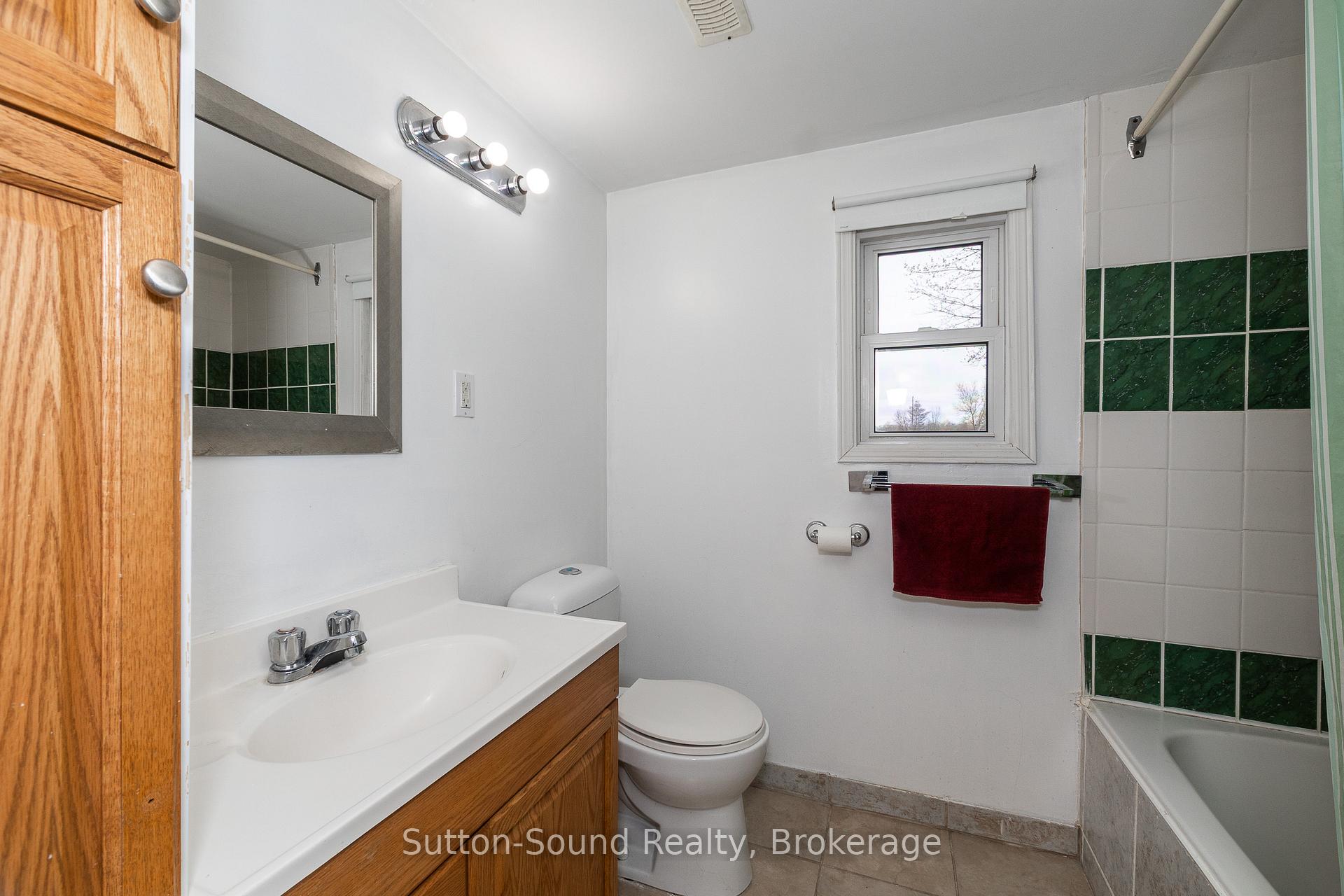 Photo 12 of 776225 Highway 10, Chatsworth — HOMEH
