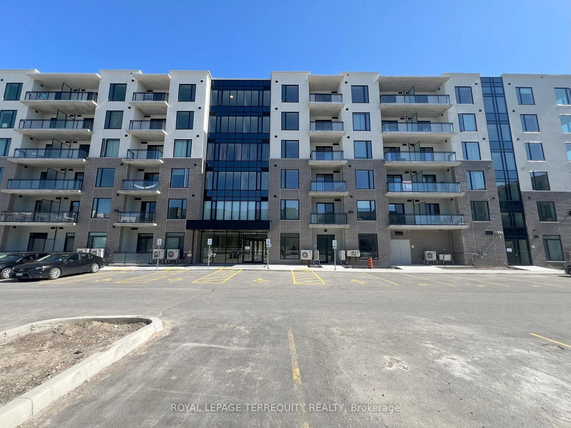 Front of Unit 416, 107 Roger Street