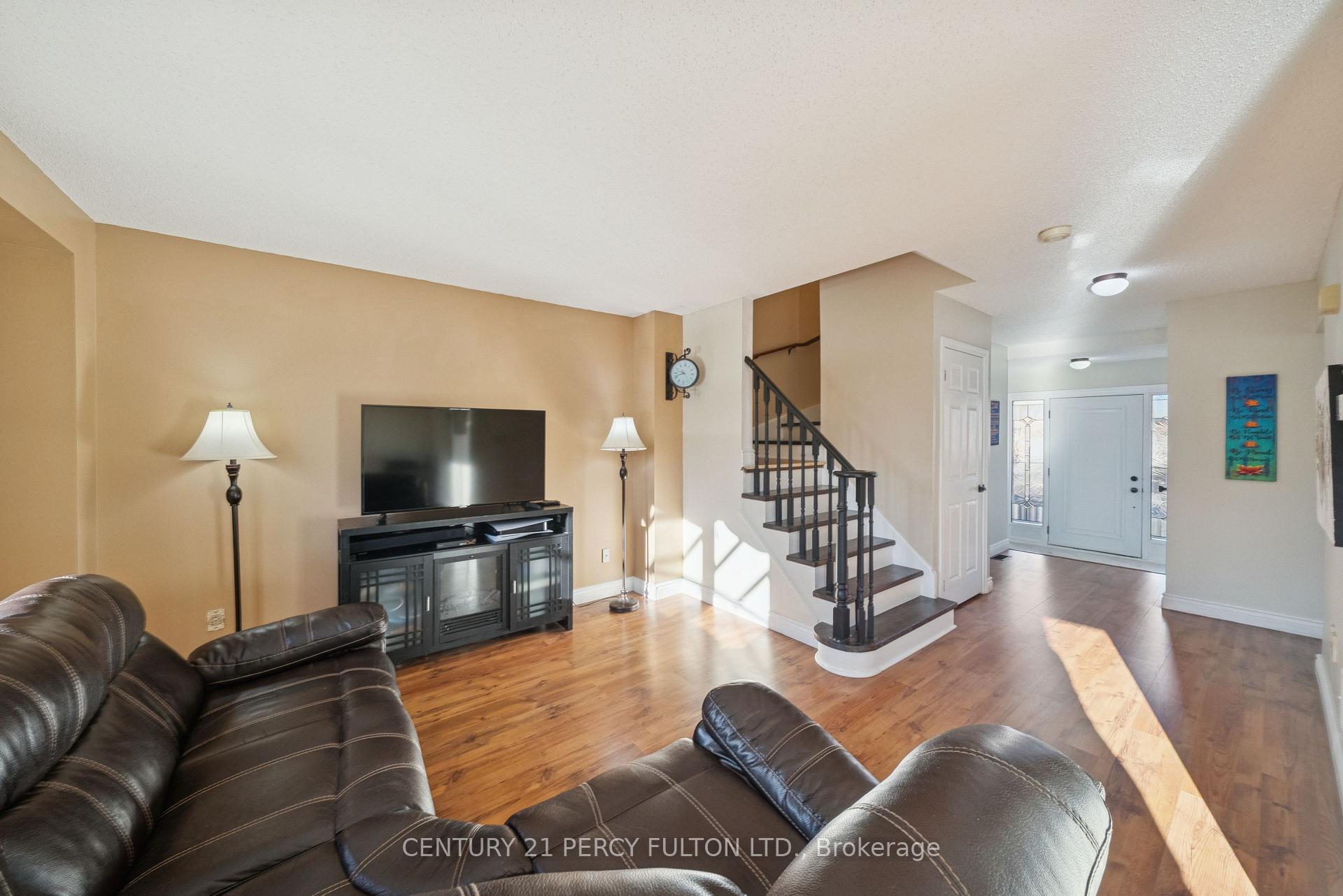 Photo 15 of 27 Arran Court, Clarington, Courtice — HOMEH