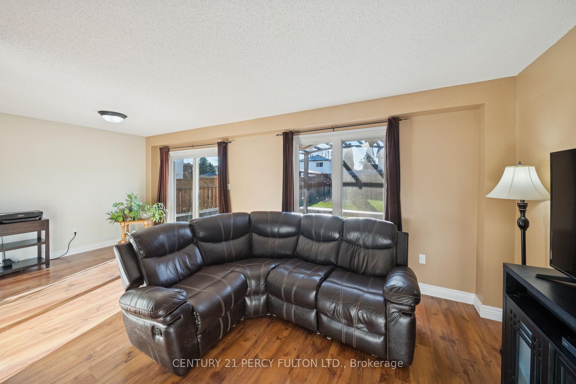 Photo 11 of 27 Arran Court, Clarington, Courtice — HOMEH