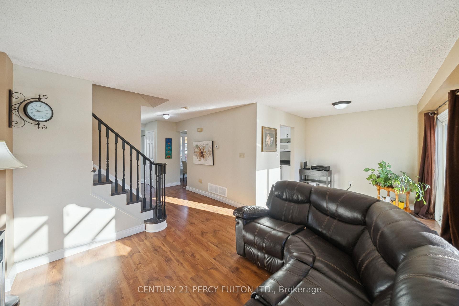 Photo 10 of 27 Arran Court, Clarington, Courtice — HOMEH