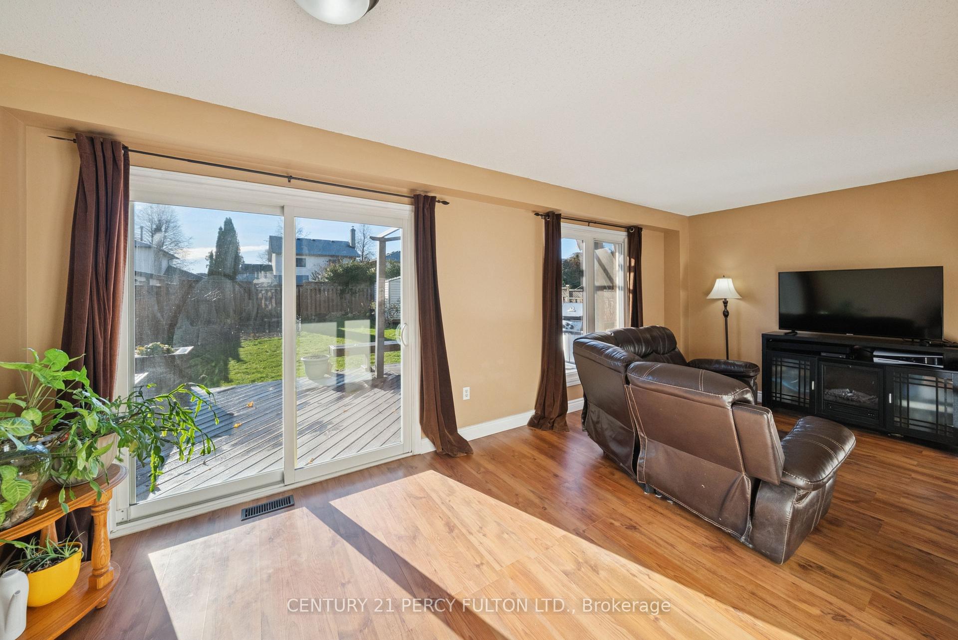 Photo 13 of 27 Arran Court, Clarington, Courtice — HOMEH